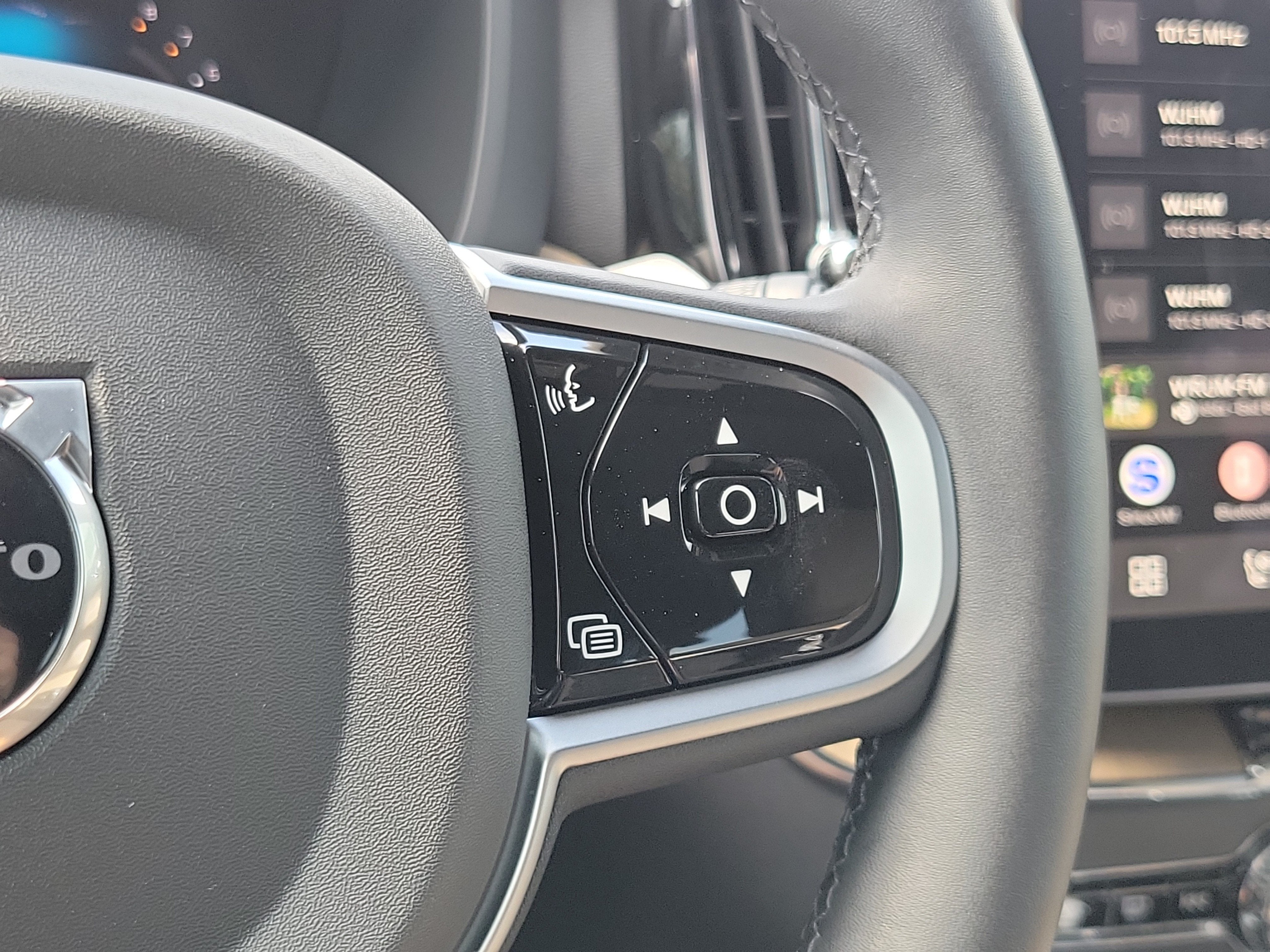 2026 Volvo XC60 Plus