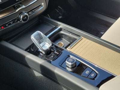 2026 Volvo XC60 Plus