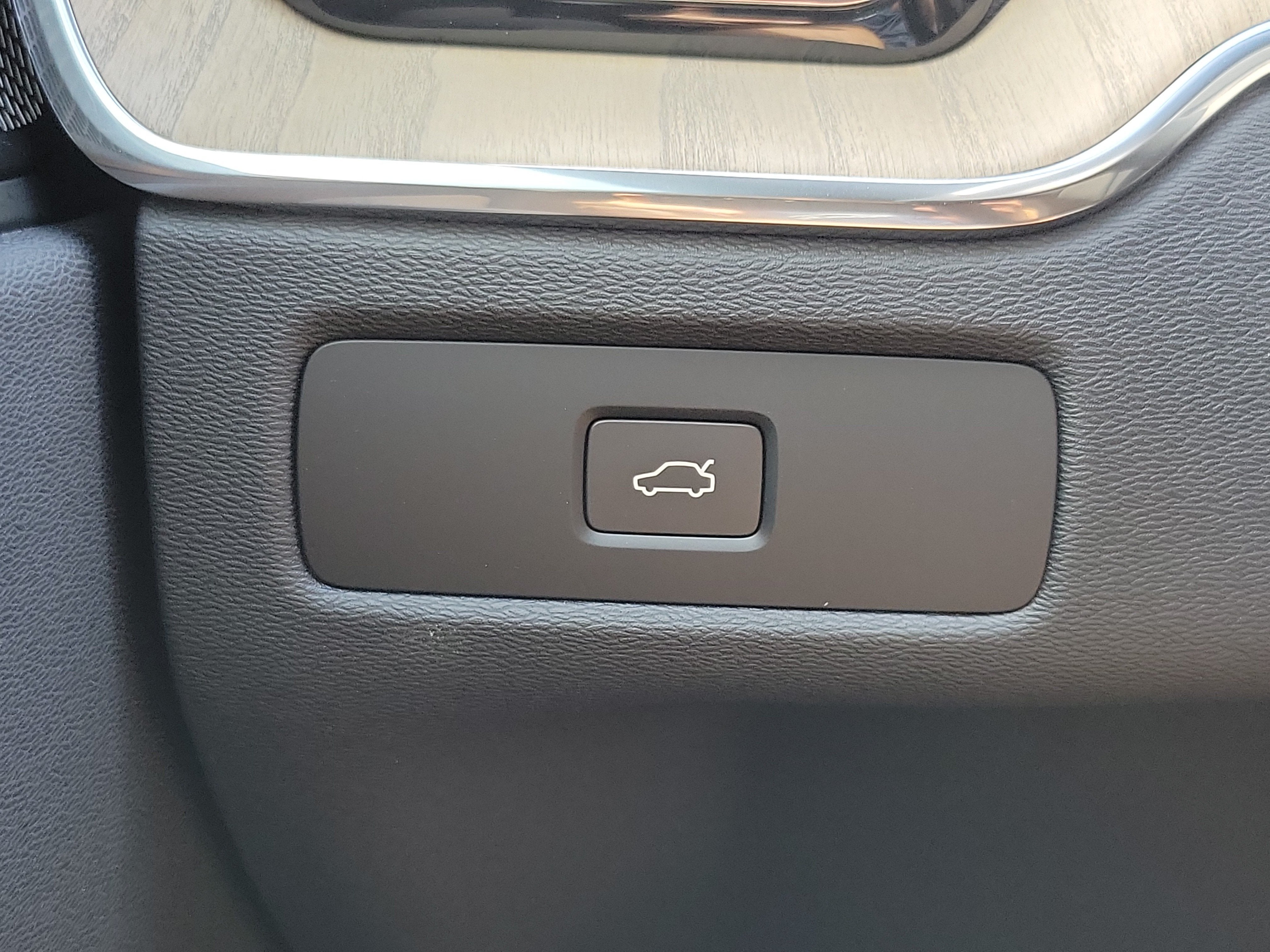 2026 Volvo XC60 Plus