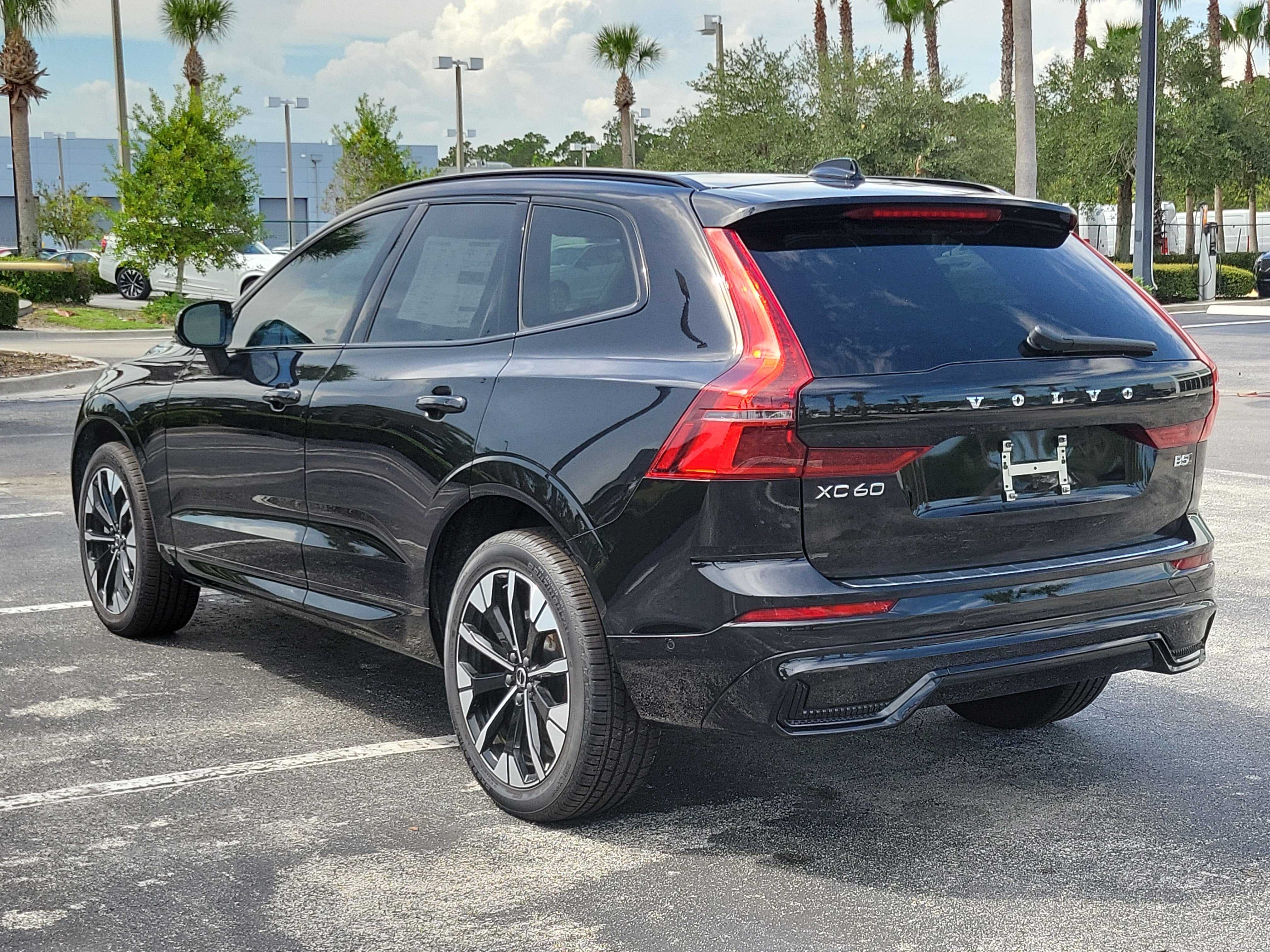 2026 Volvo XC60 Plus