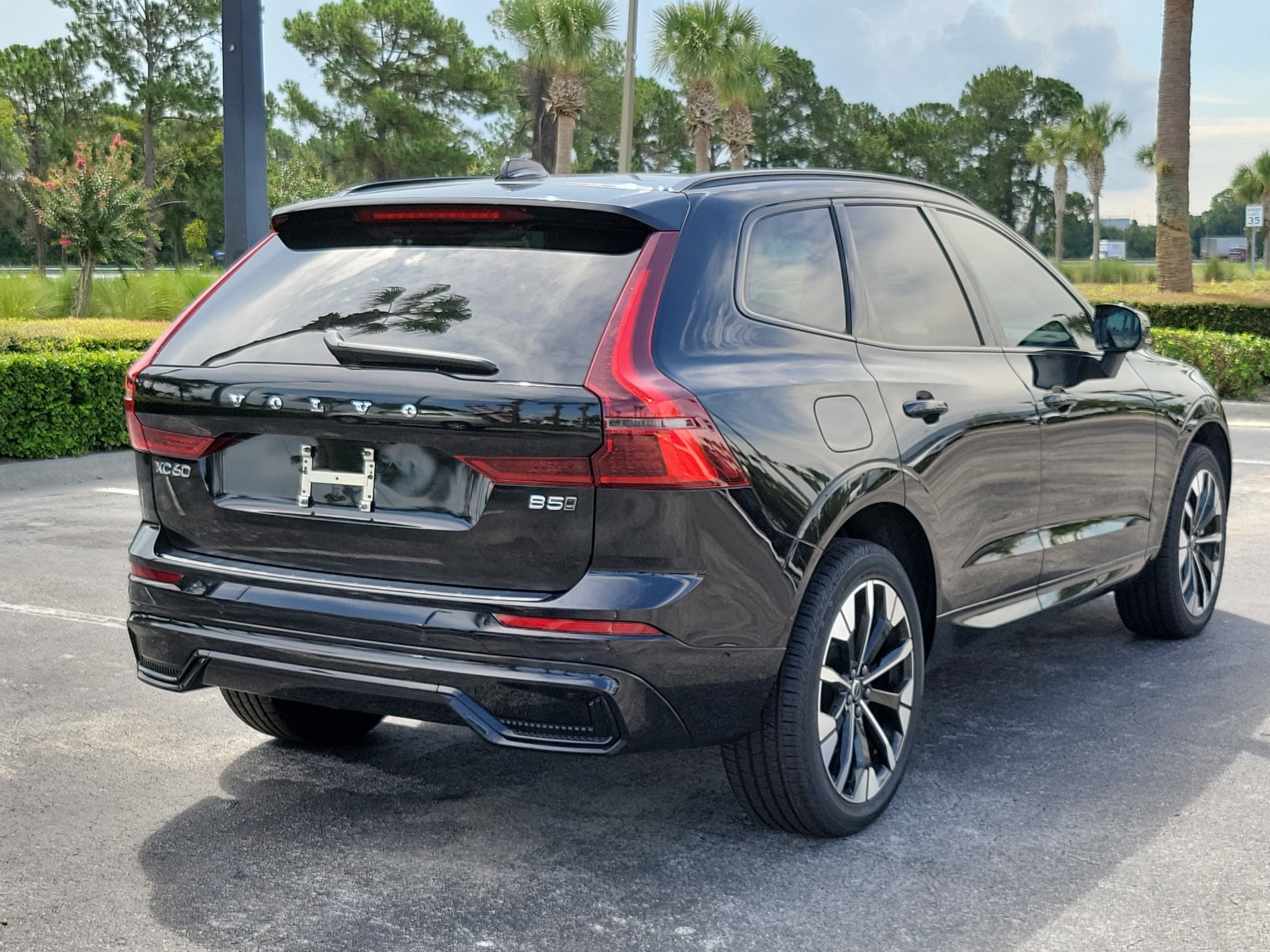 2026 Volvo XC60 Plus