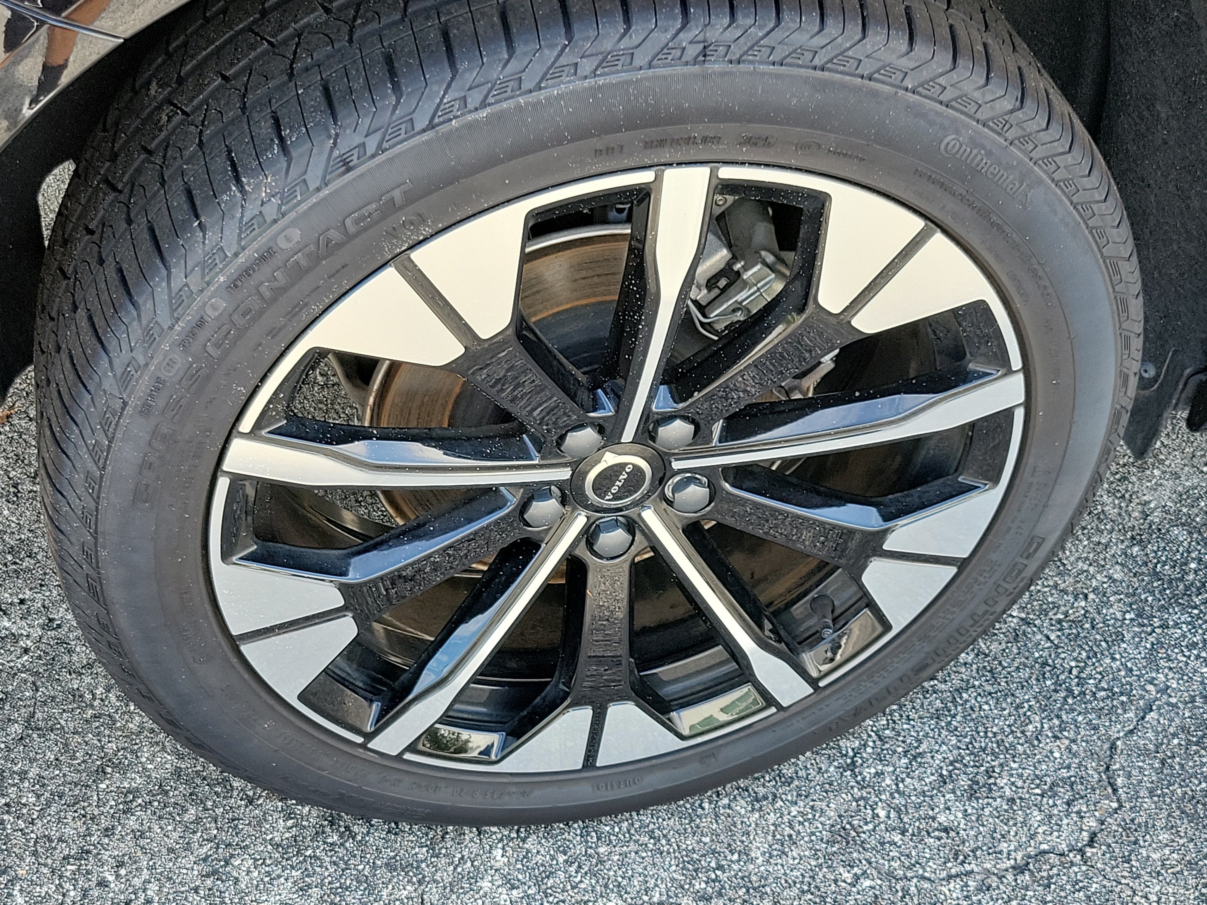 2026 Volvo XC60 Plus