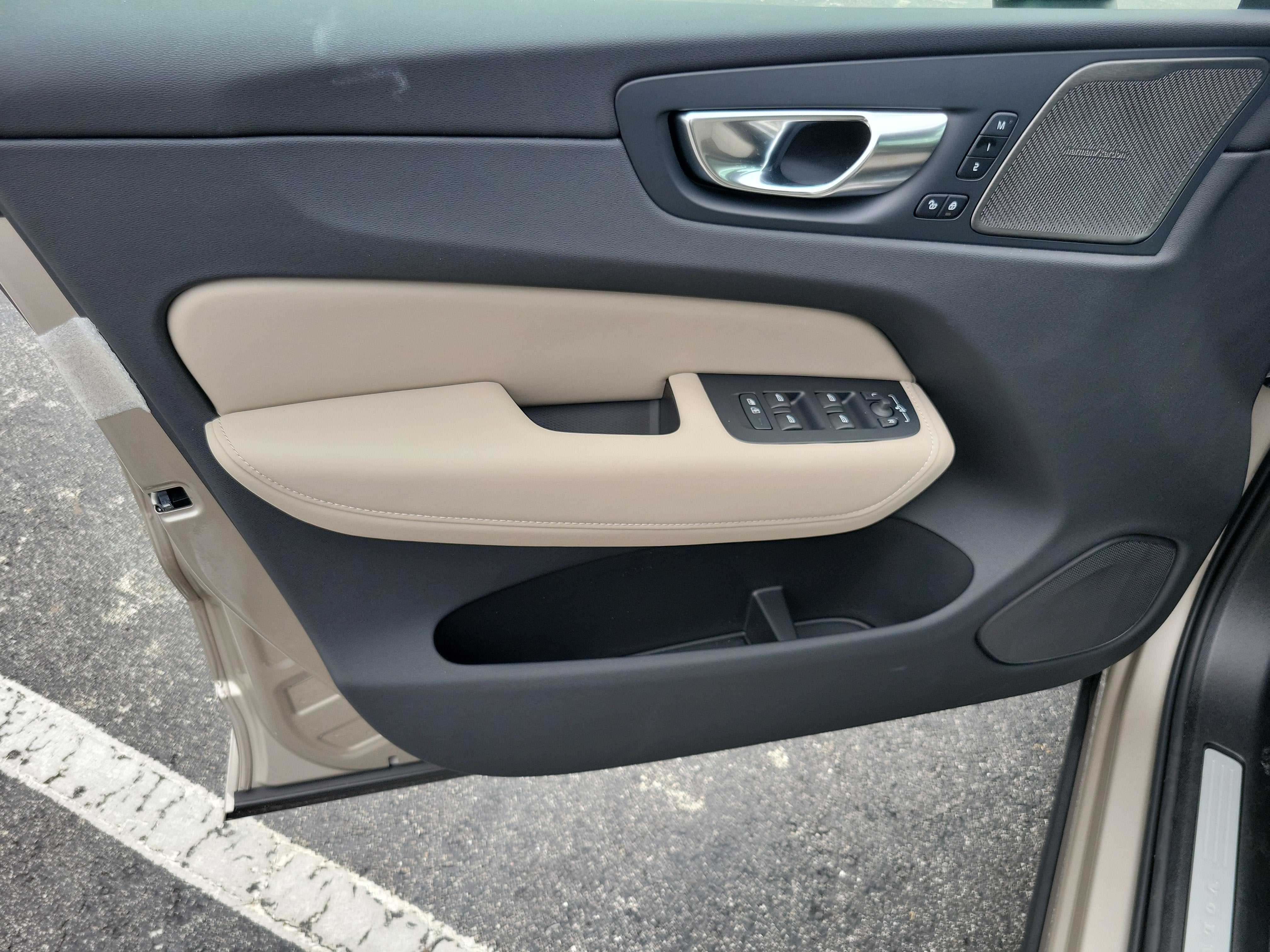 2026 Volvo XC60 Plus