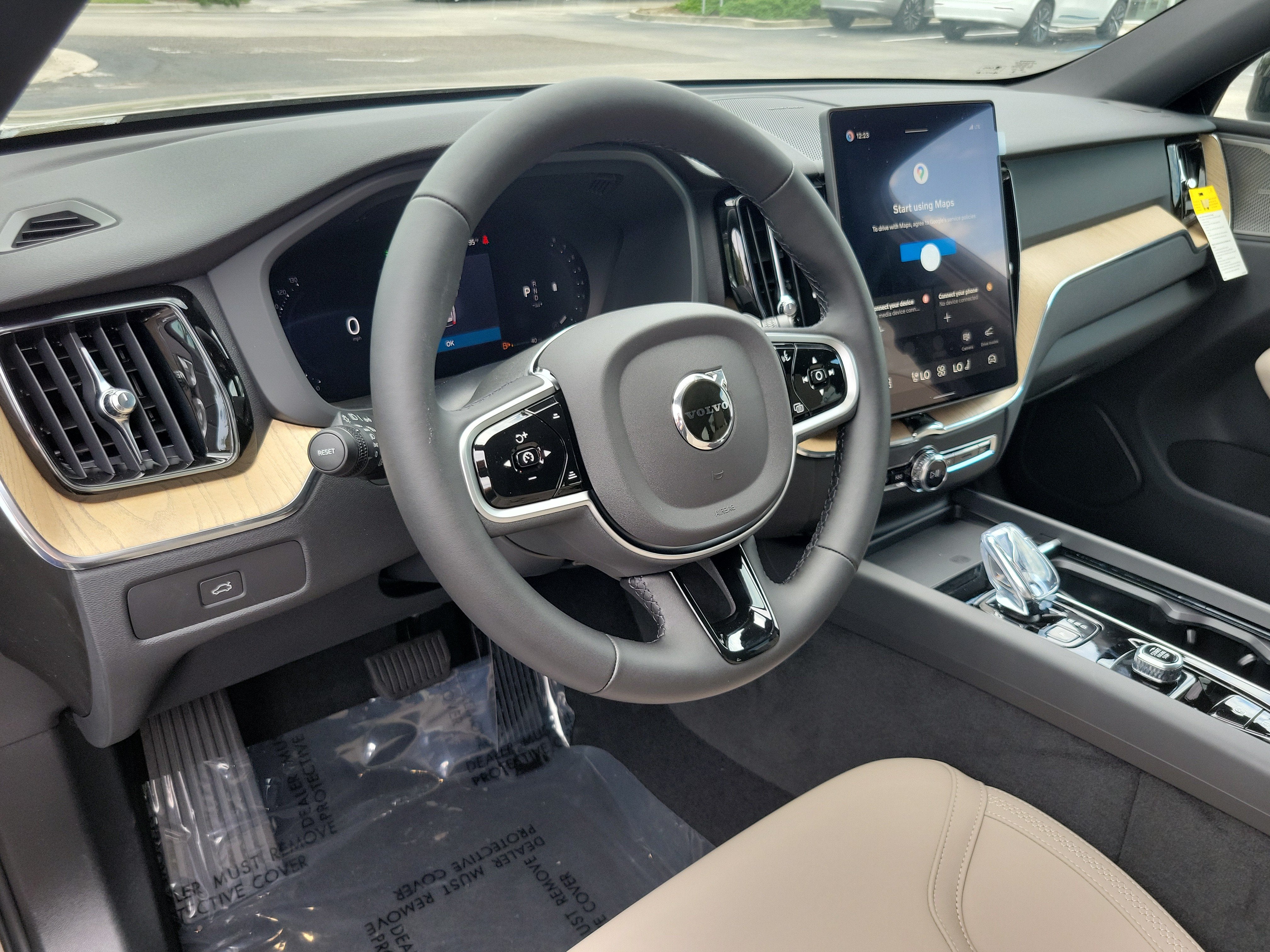 2026 Volvo XC60 Plus