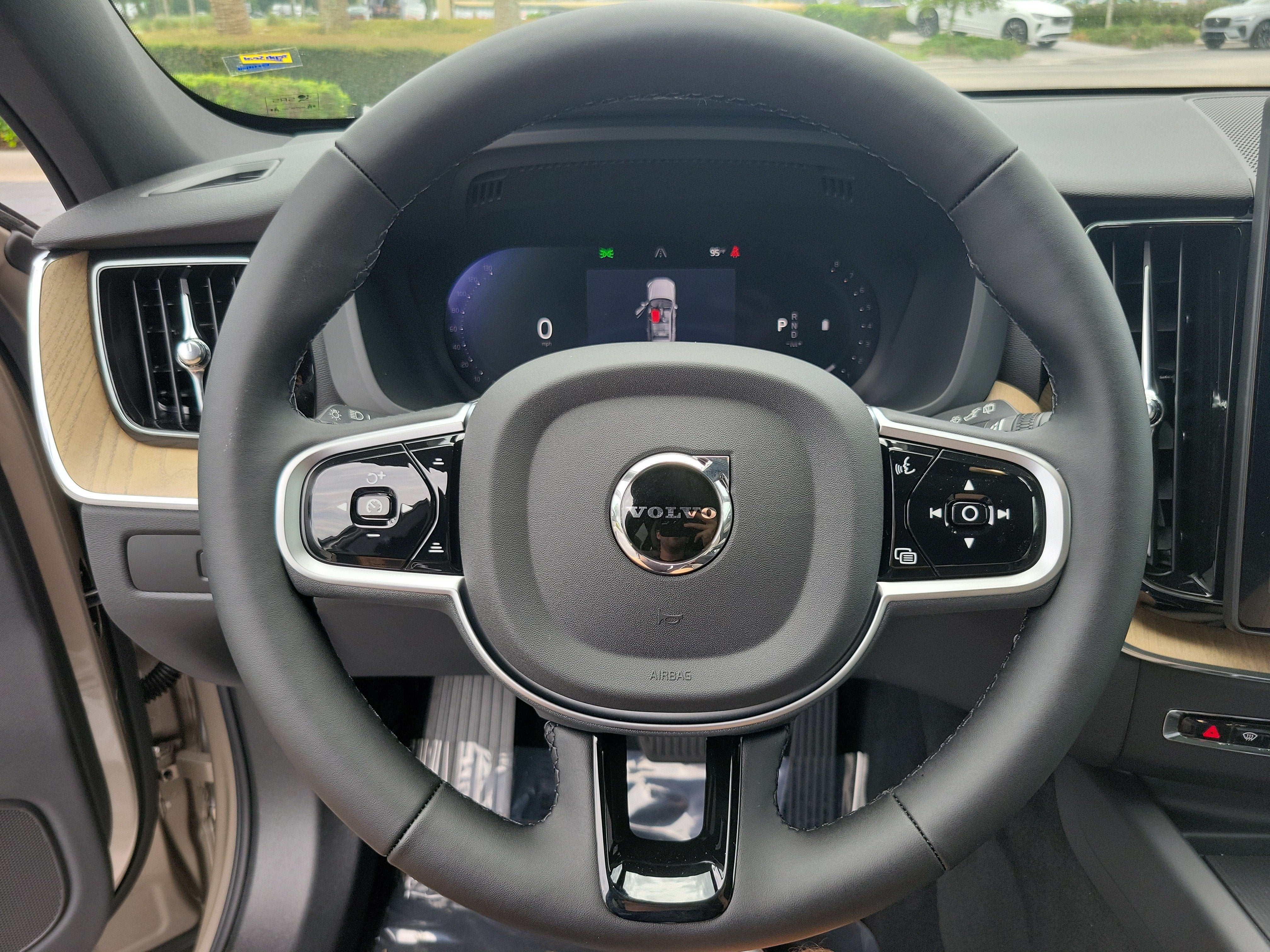2026 Volvo XC60 Plus