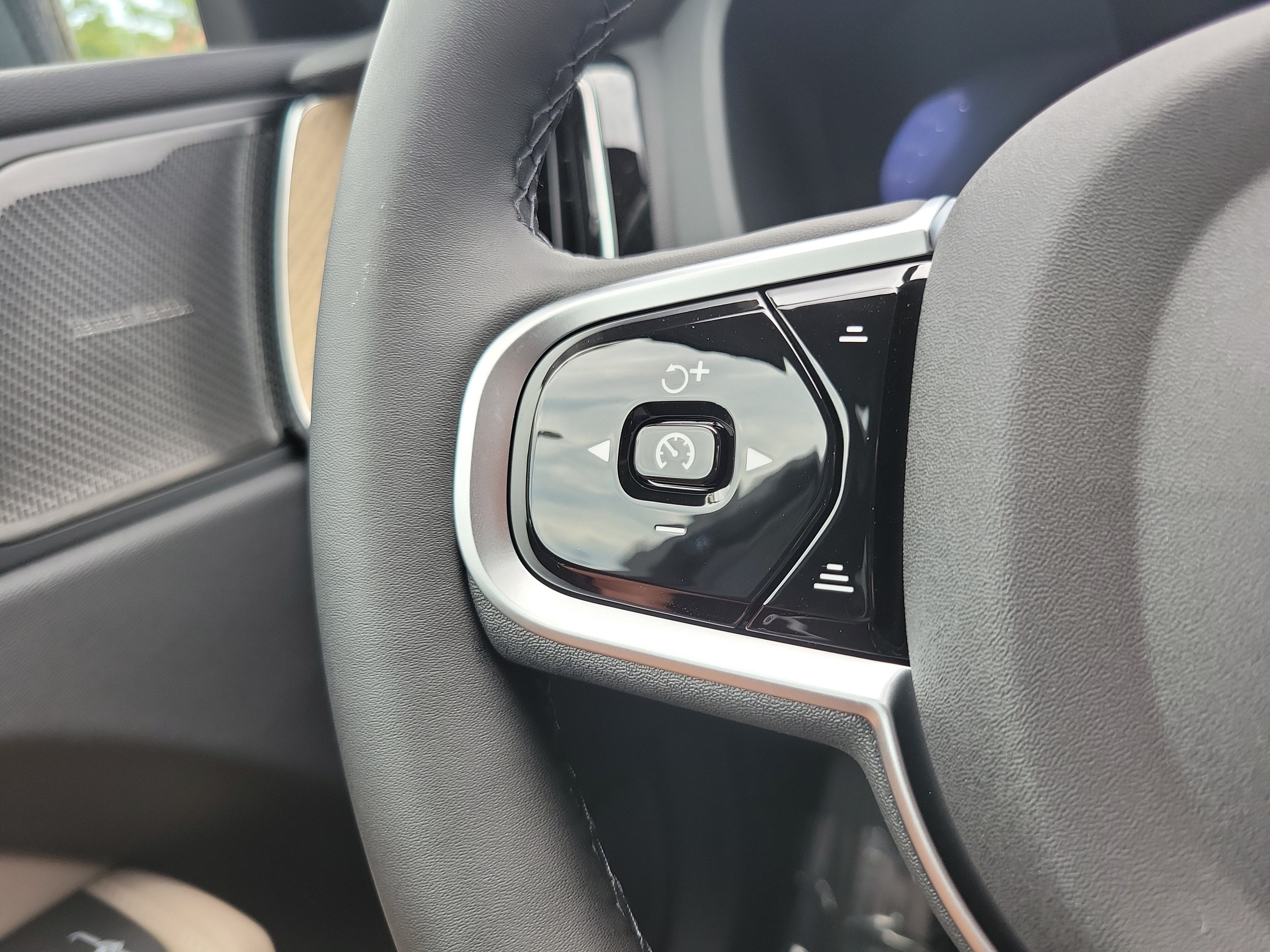 2026 Volvo XC60 Plus
