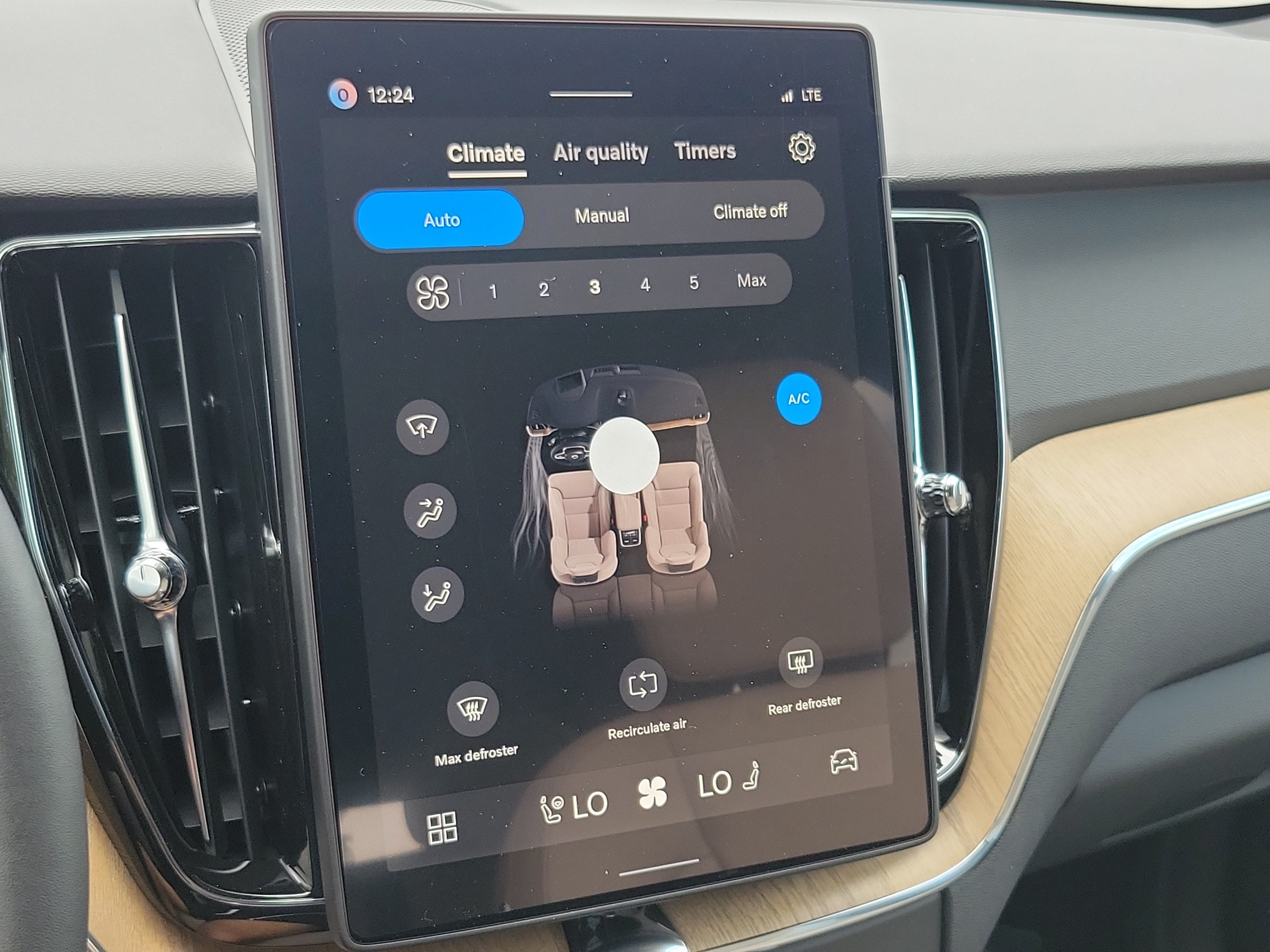 2026 Volvo XC60 Plus