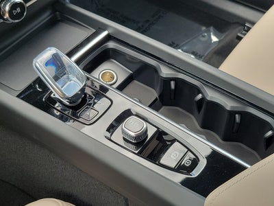 2026 Volvo XC60 Plus