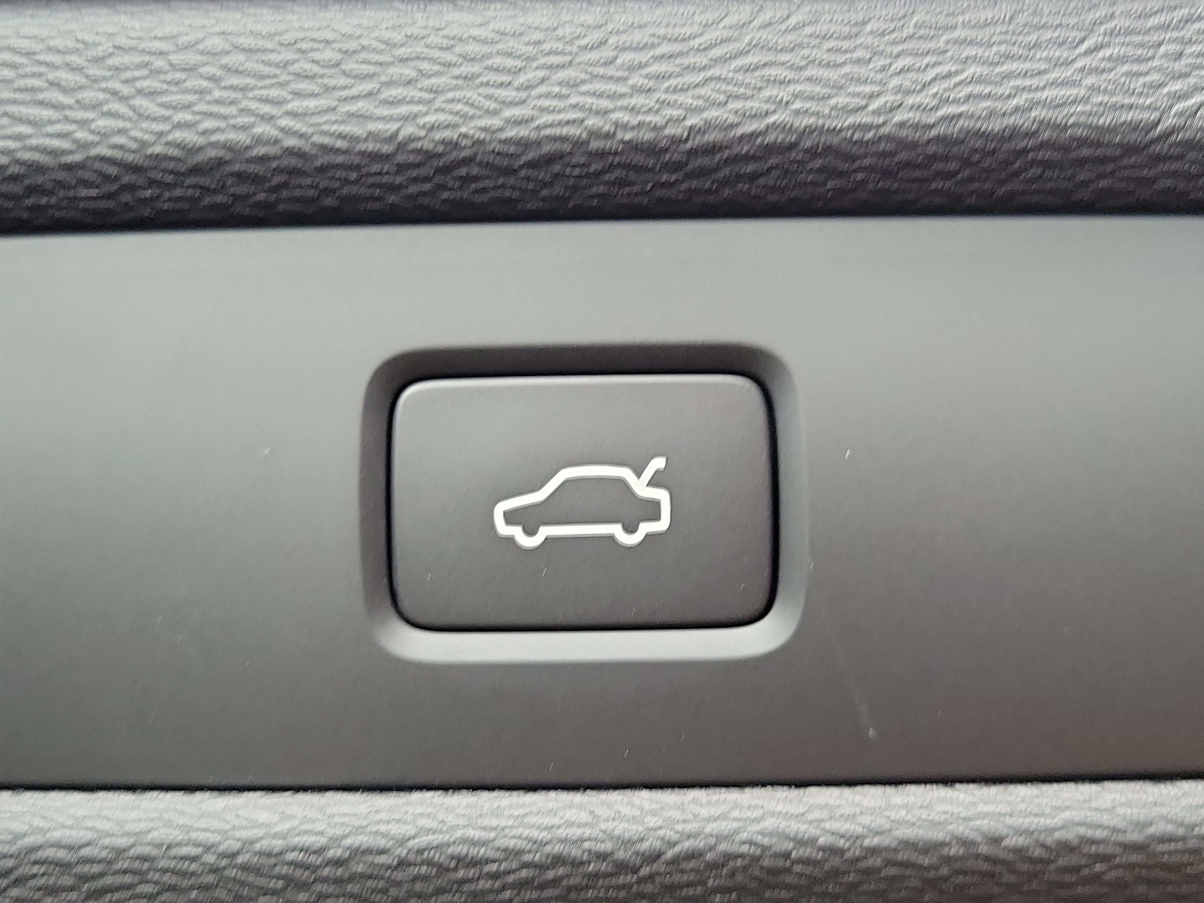 2026 Volvo XC60 Plus