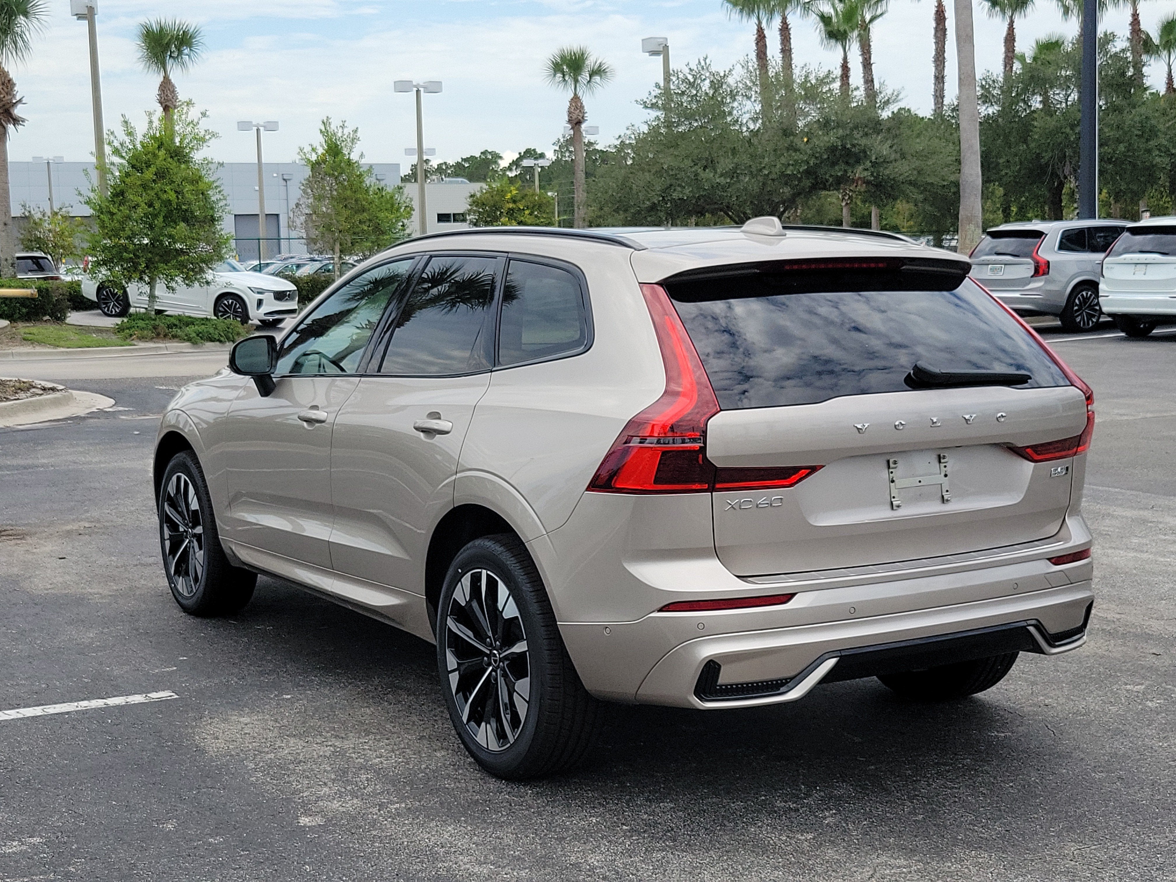 2026 Volvo XC60 Plus