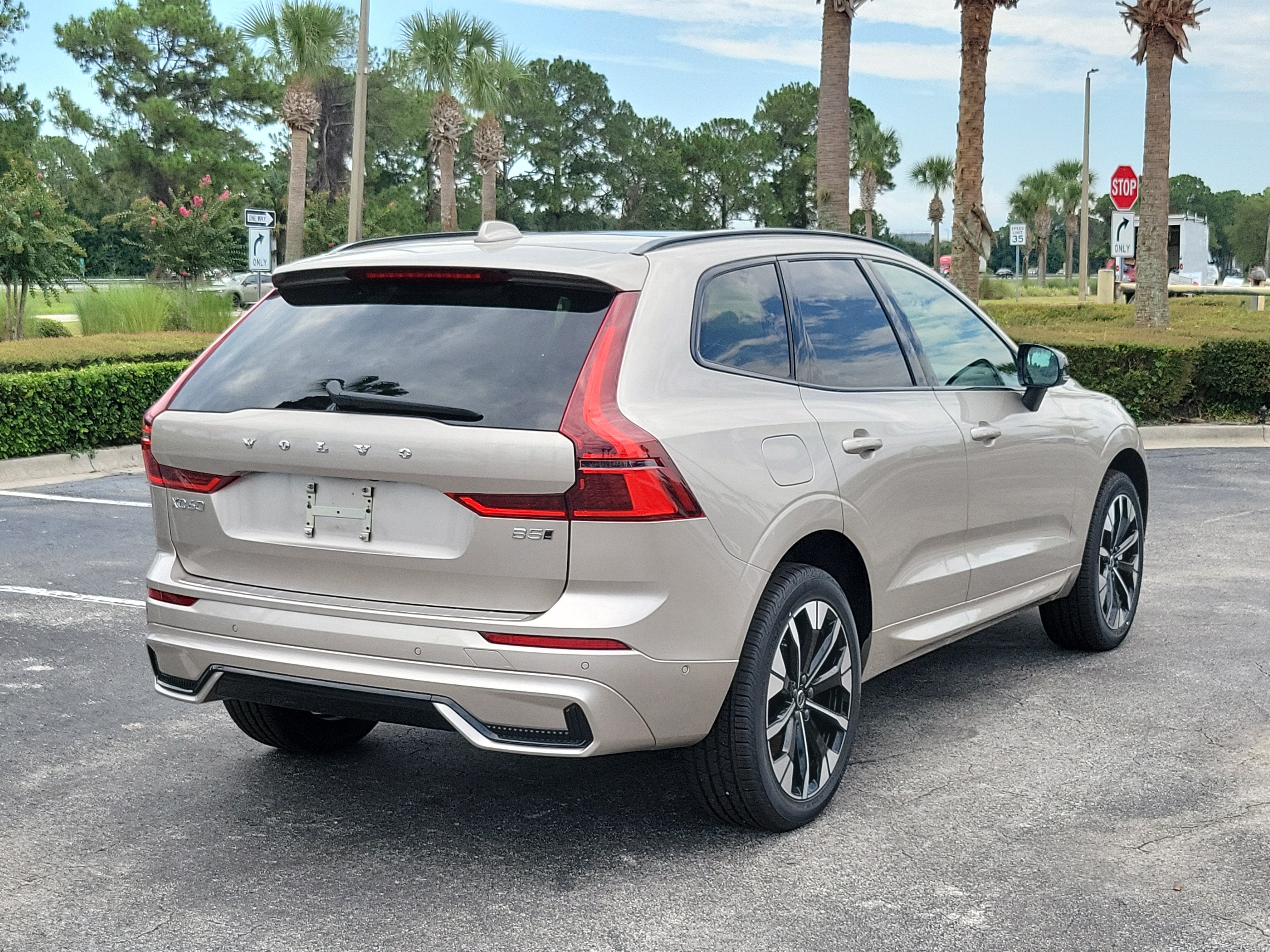 2026 Volvo XC60 Plus