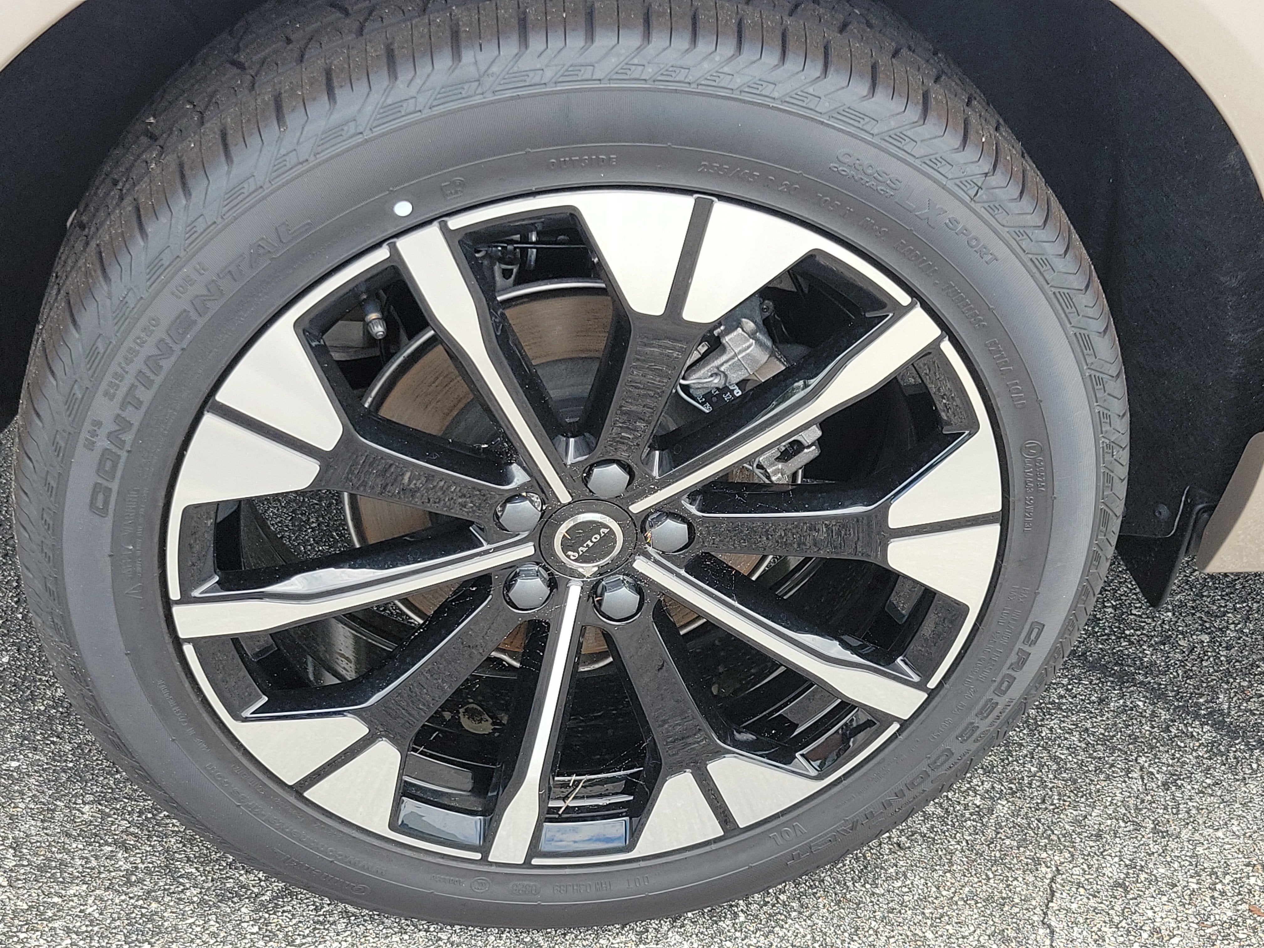 2026 Volvo XC60 Plus