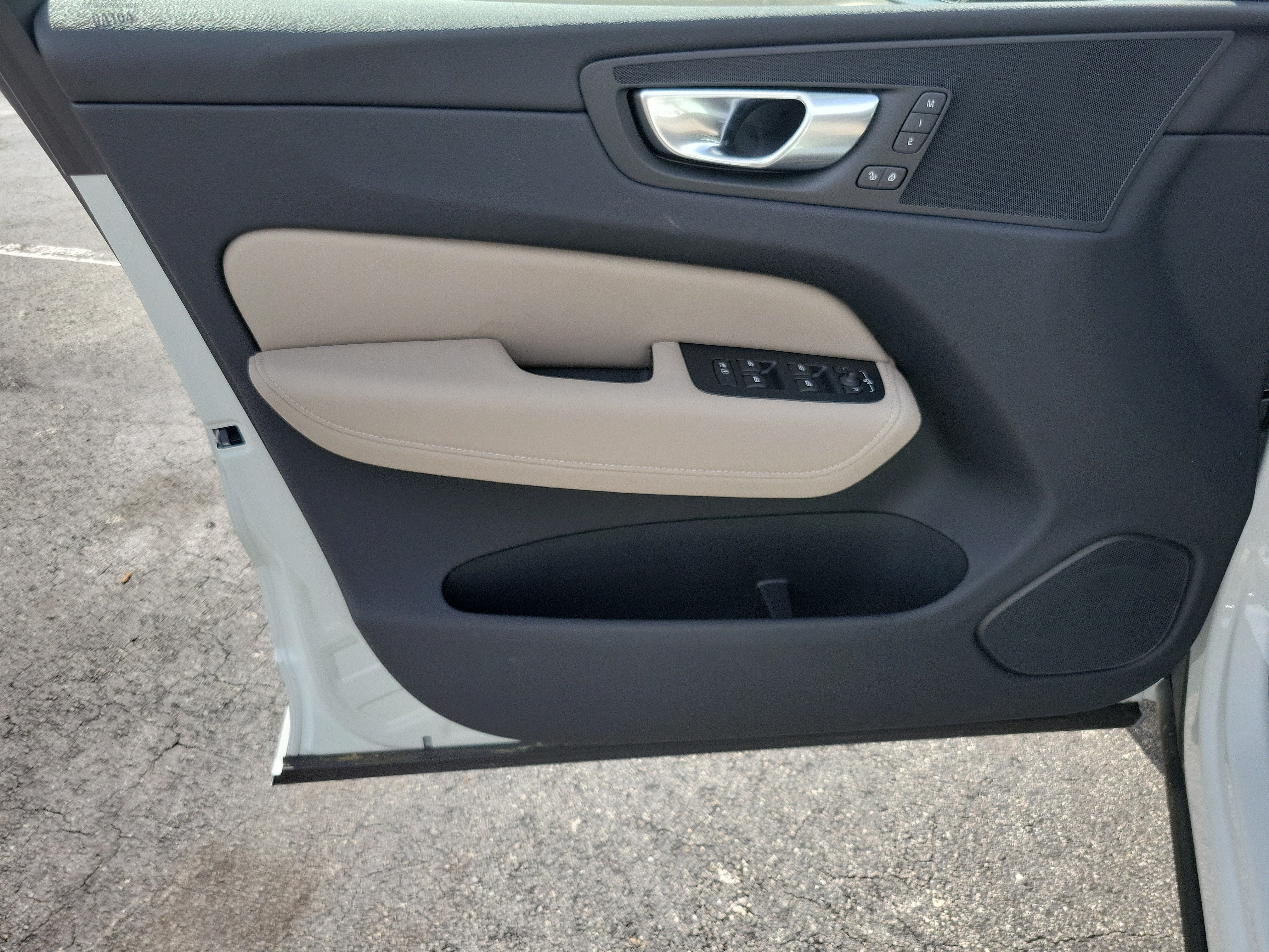 2026 Volvo XC60 Plus