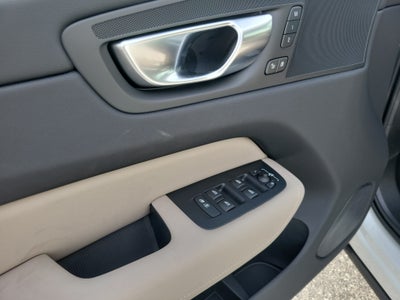2026 Volvo XC60 Plus