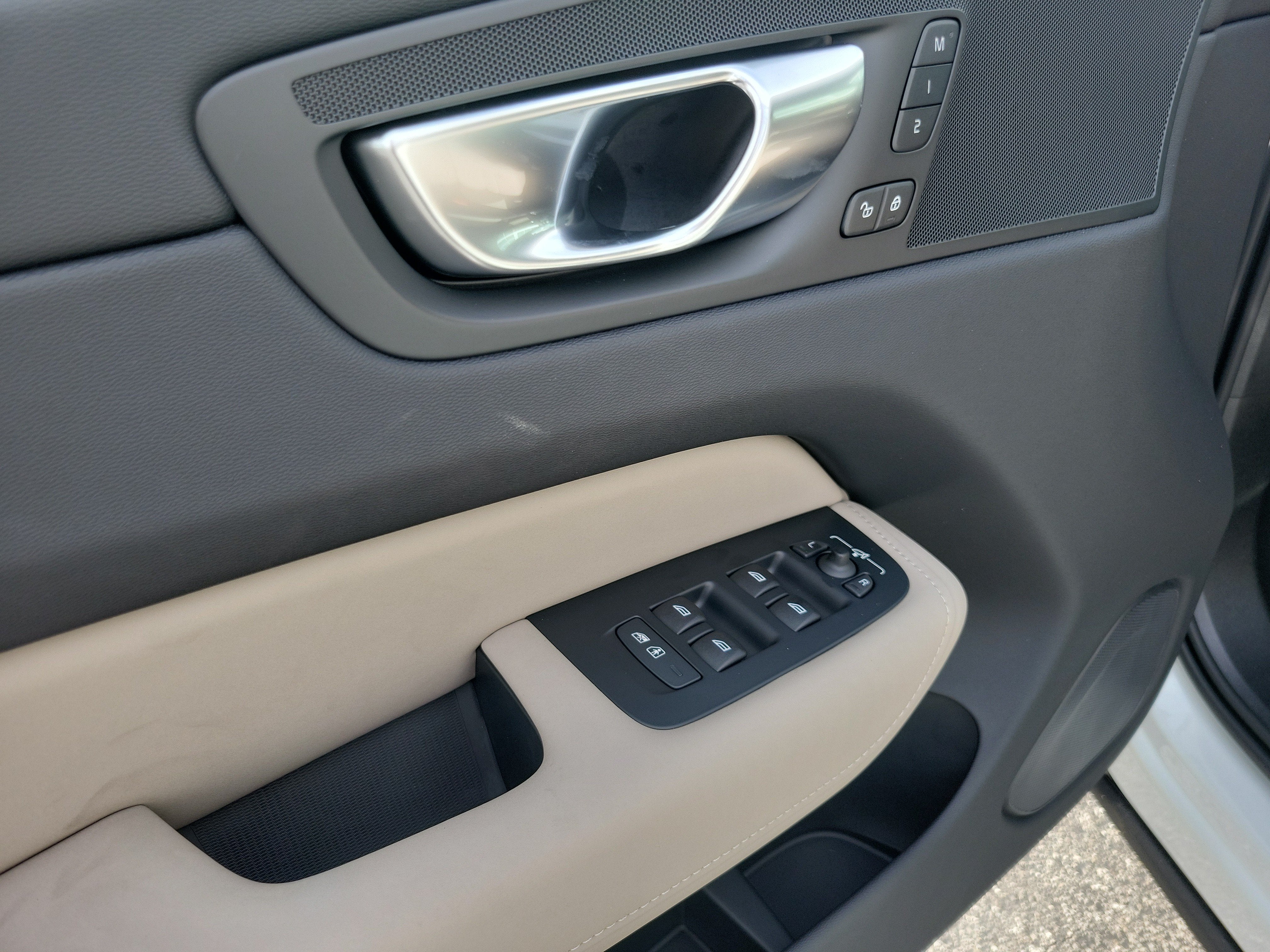 2026 Volvo XC60 Plus