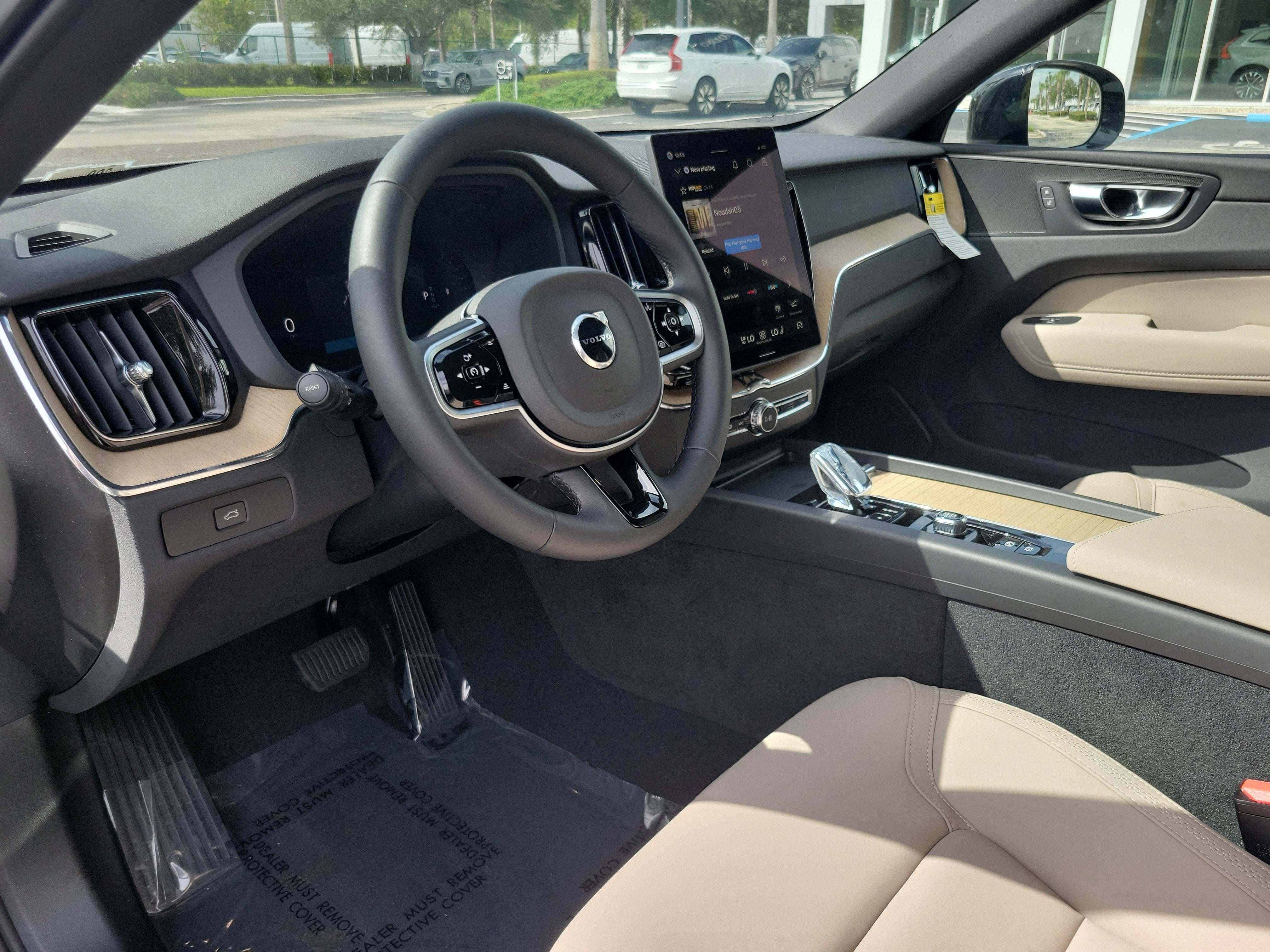 2026 Volvo XC60 Plus