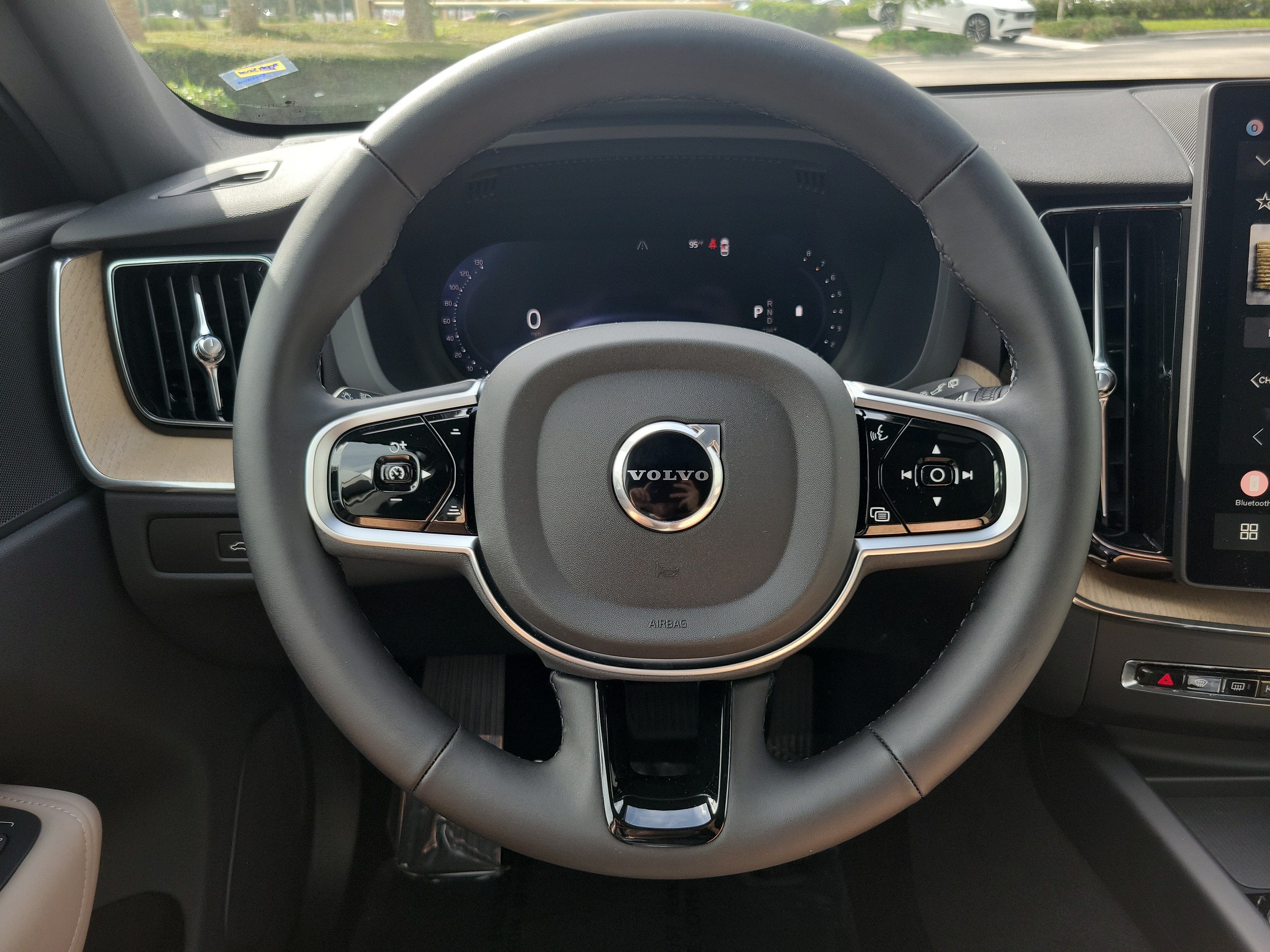 2026 Volvo XC60 Plus