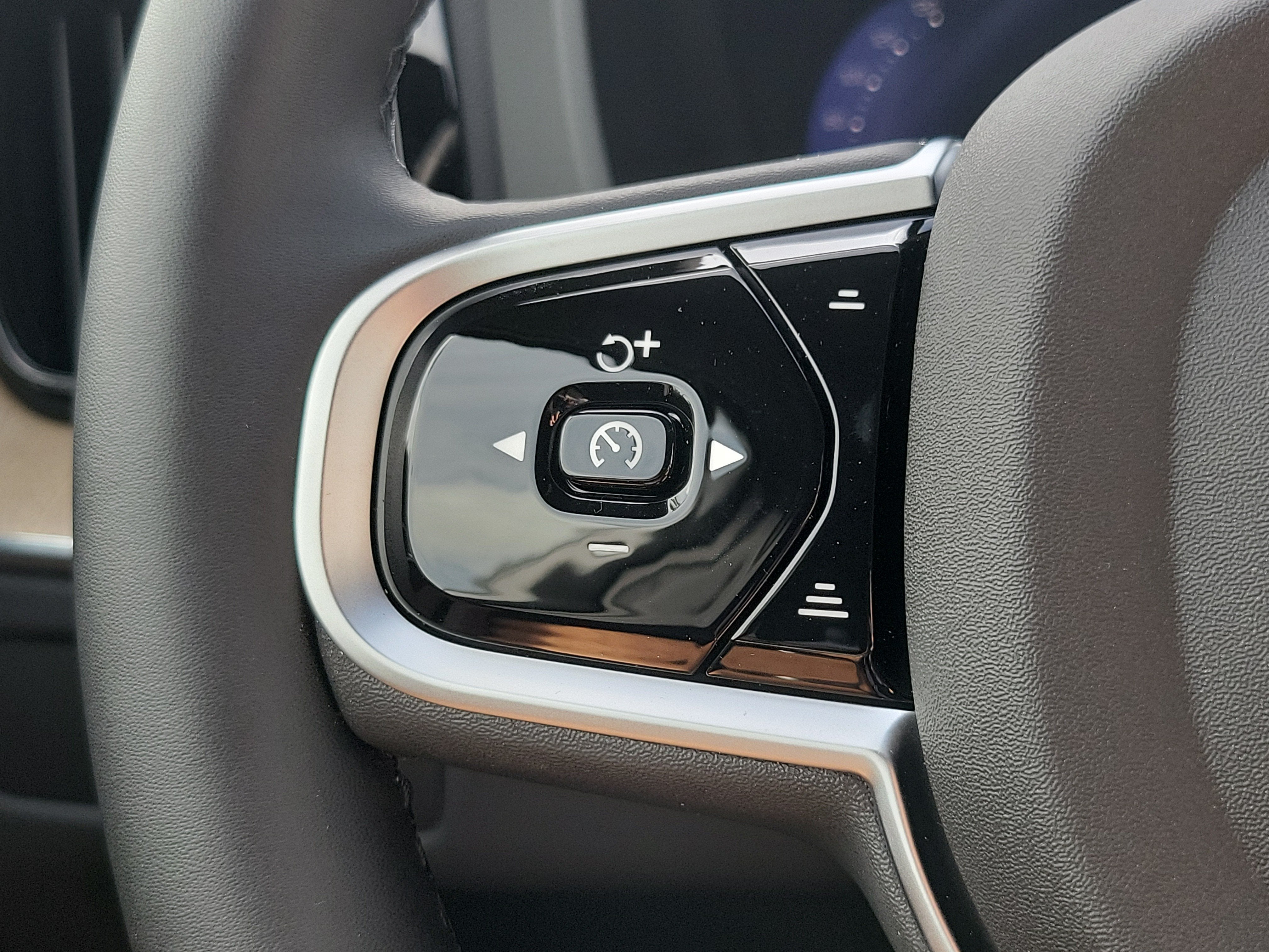 2026 Volvo XC60 Plus