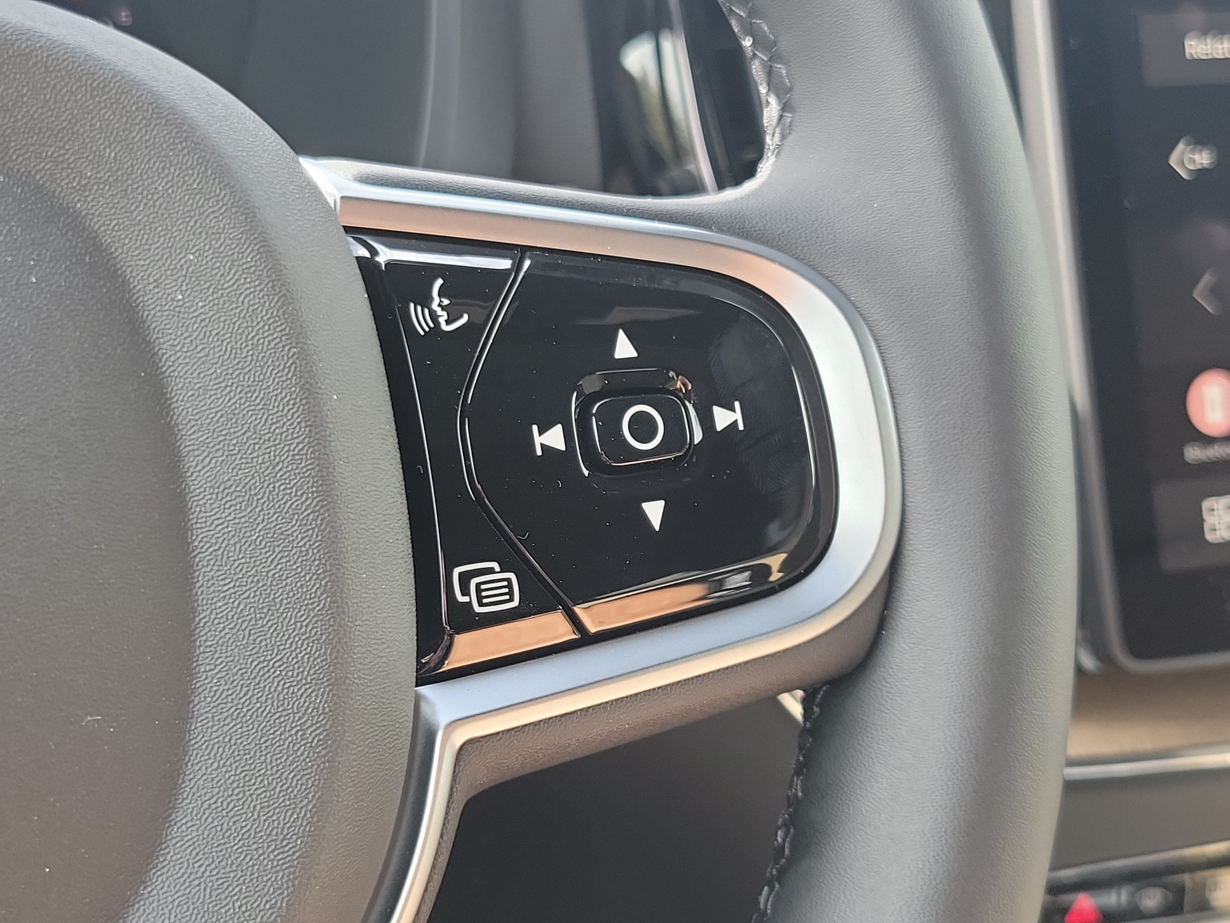 2026 Volvo XC60 Plus