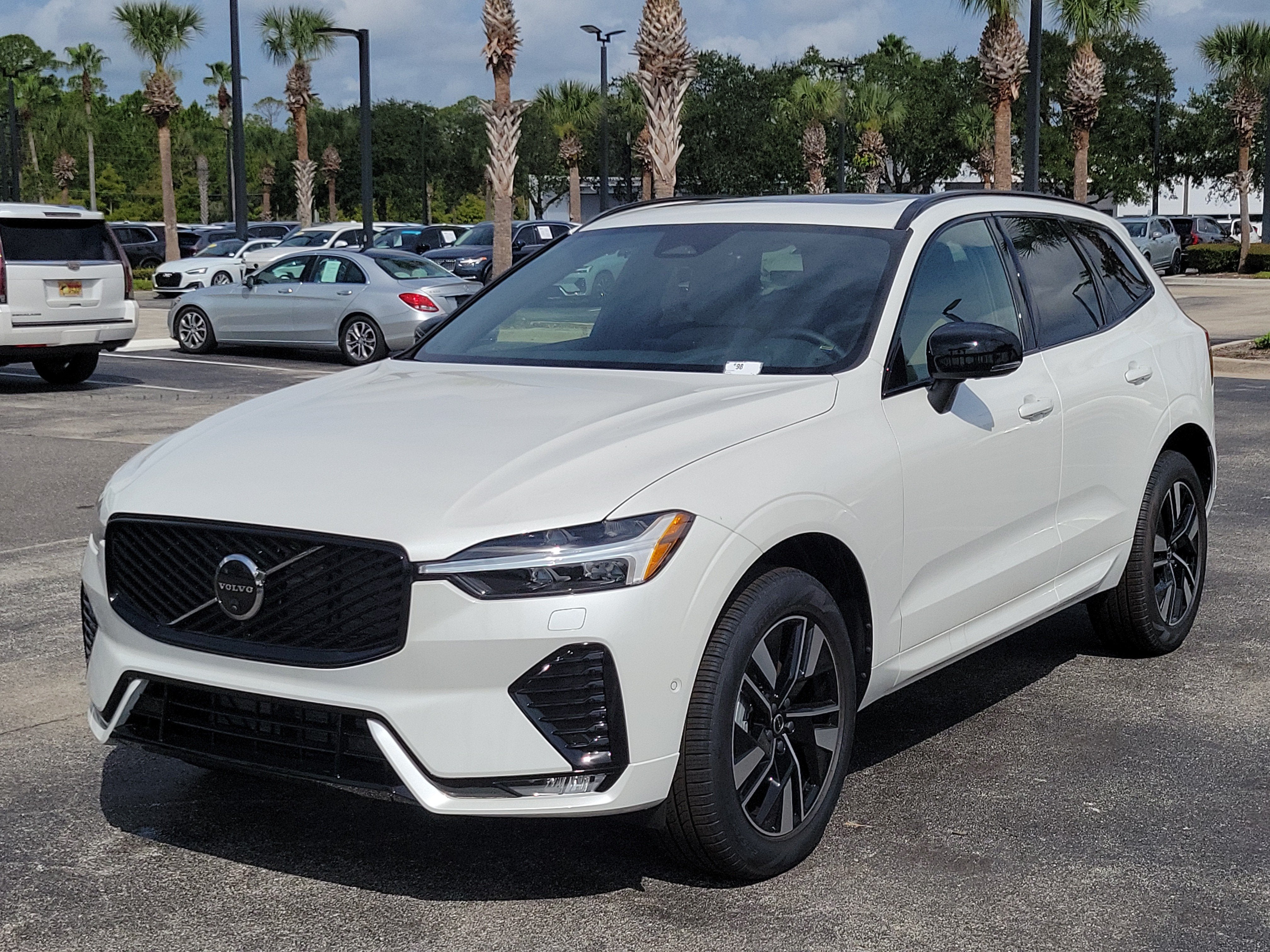 2026 Volvo XC60 Plus