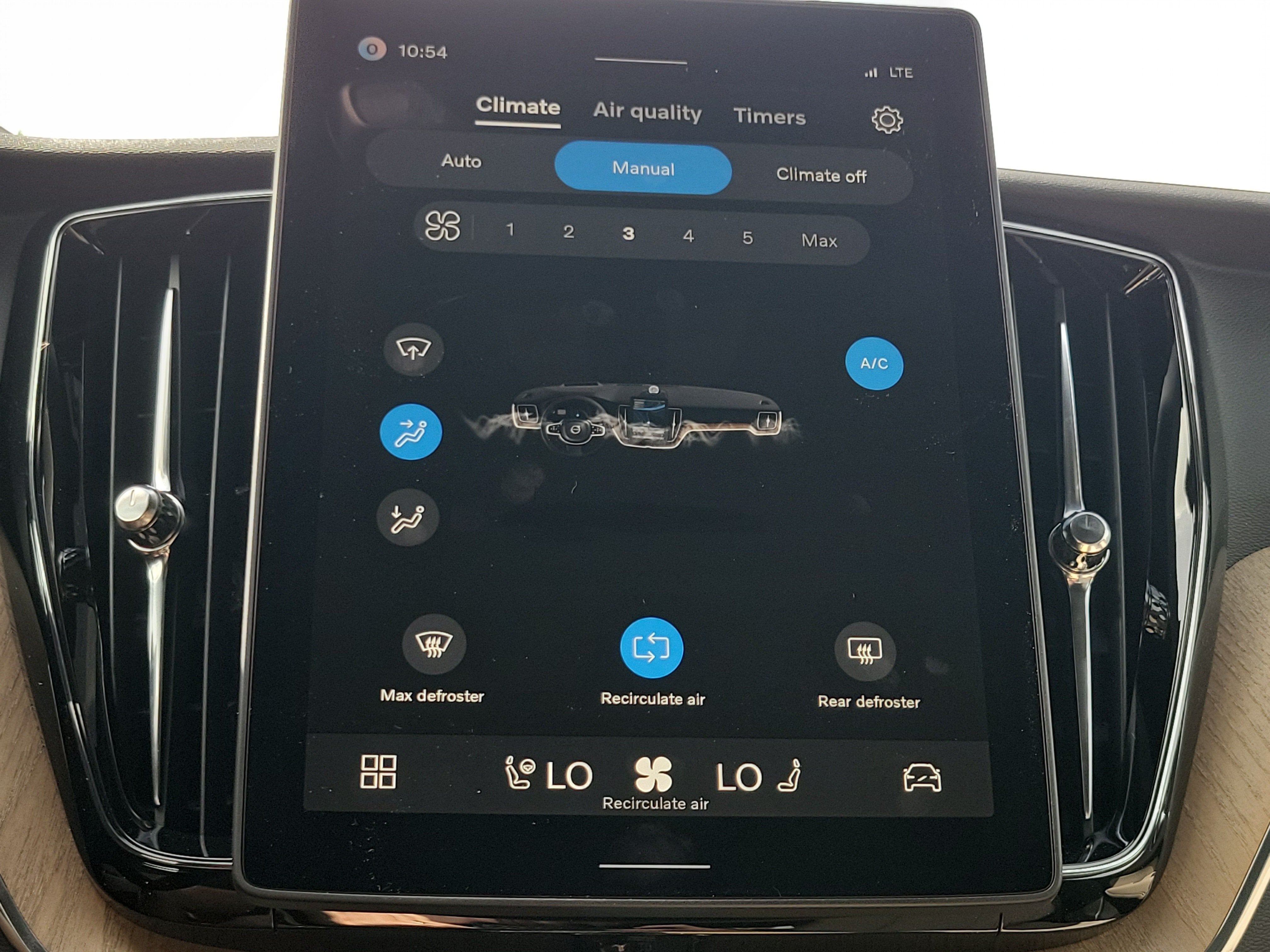 2026 Volvo XC60 Plus