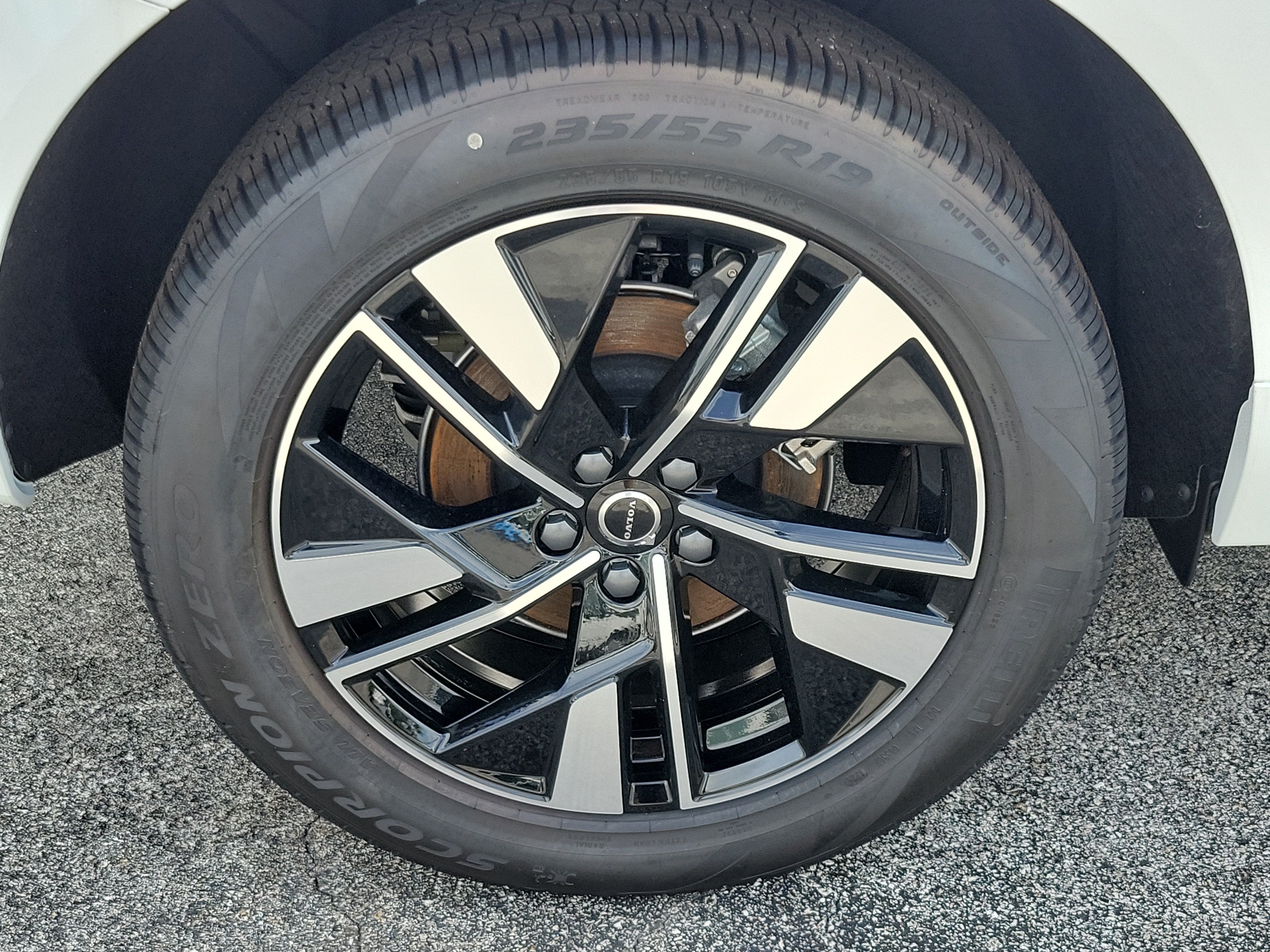 2026 Volvo XC60 Plus