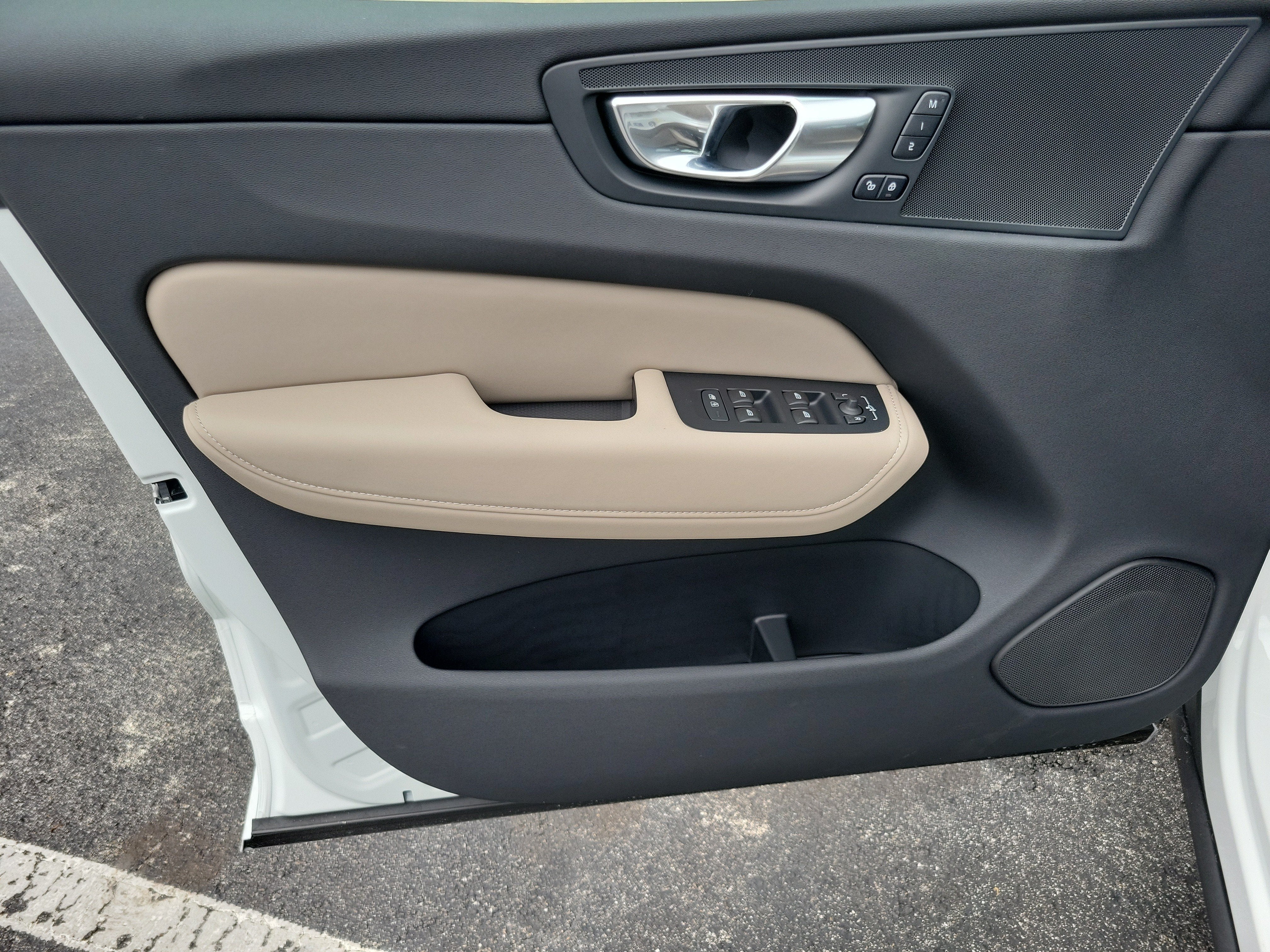 2026 Volvo XC60 Plus