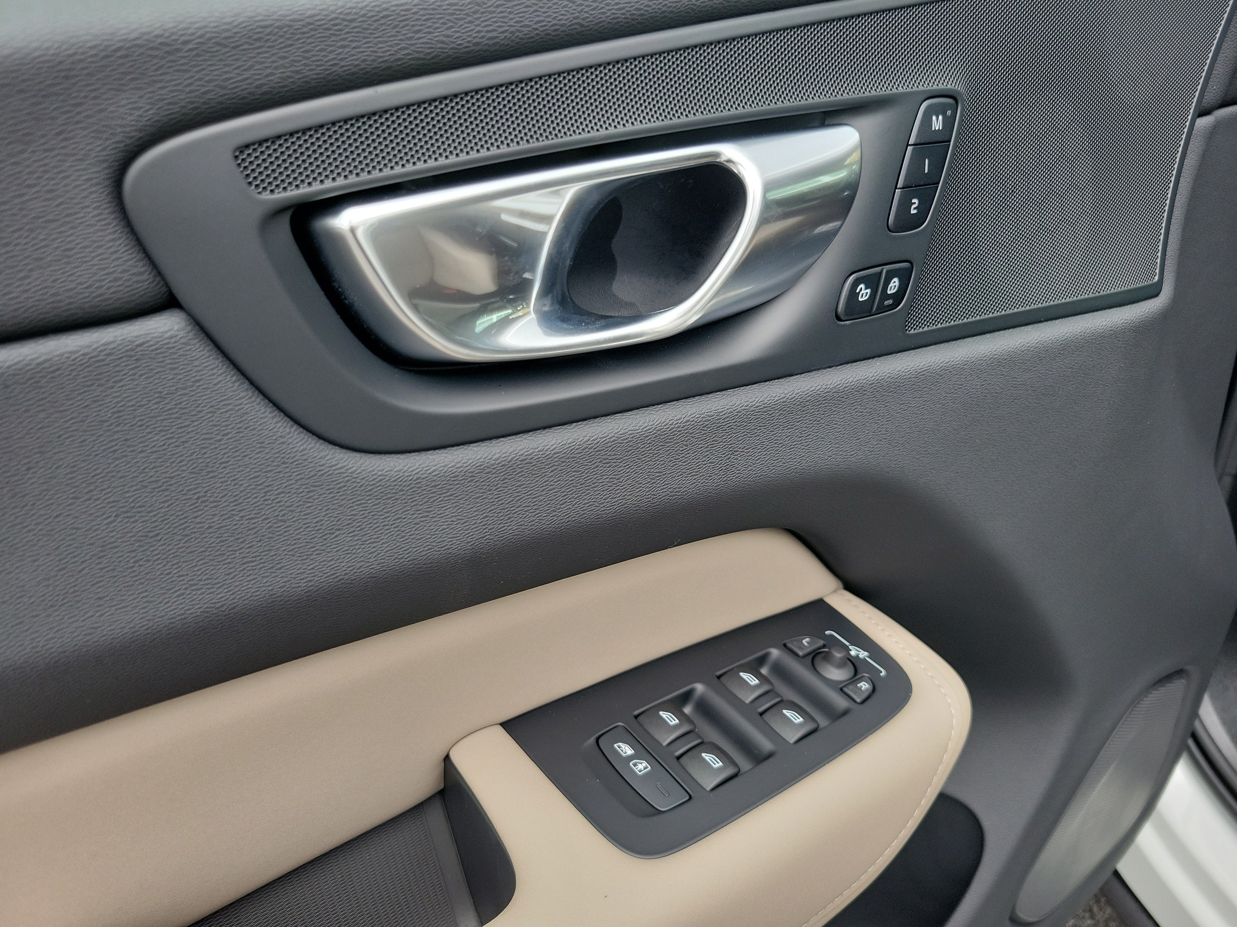 2026 Volvo XC60 Plus