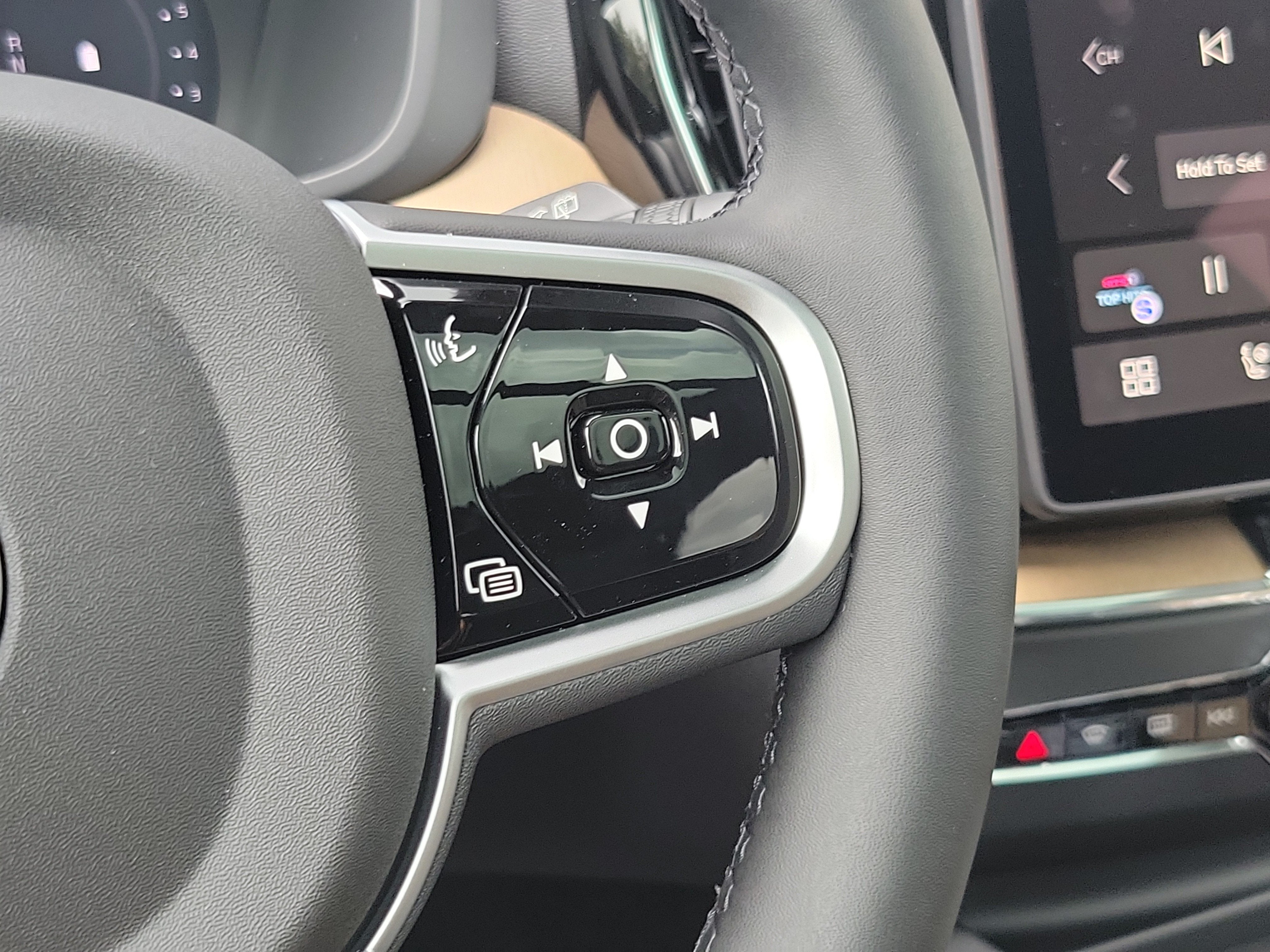 2026 Volvo XC60 Plus