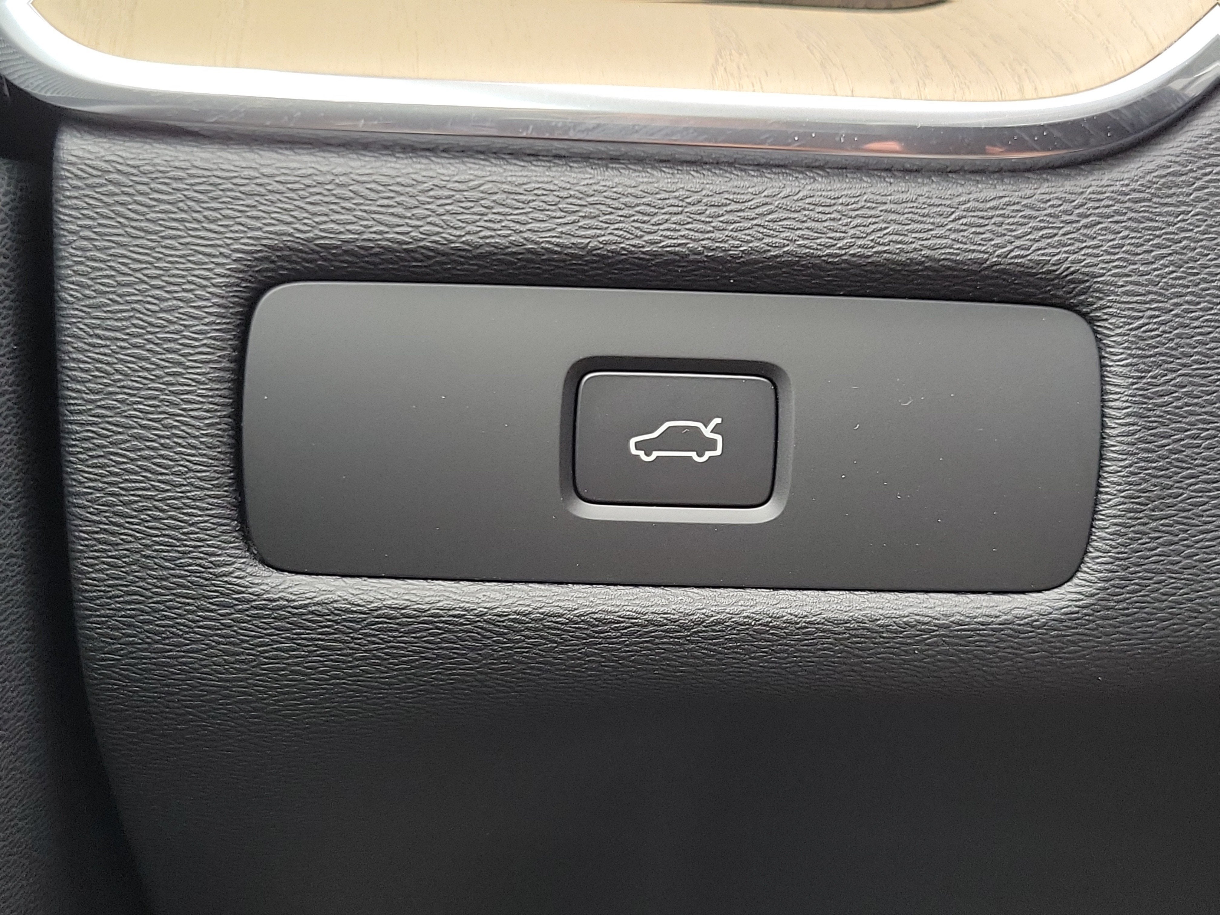 2026 Volvo XC60 Plus