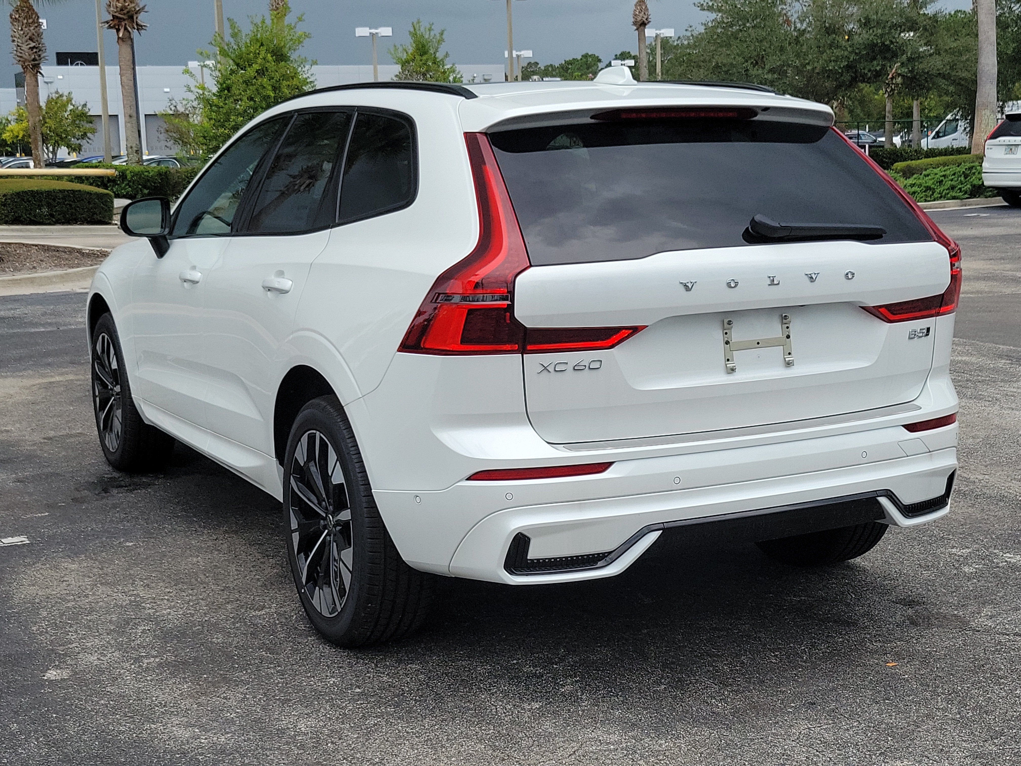2026 Volvo XC60 Plus