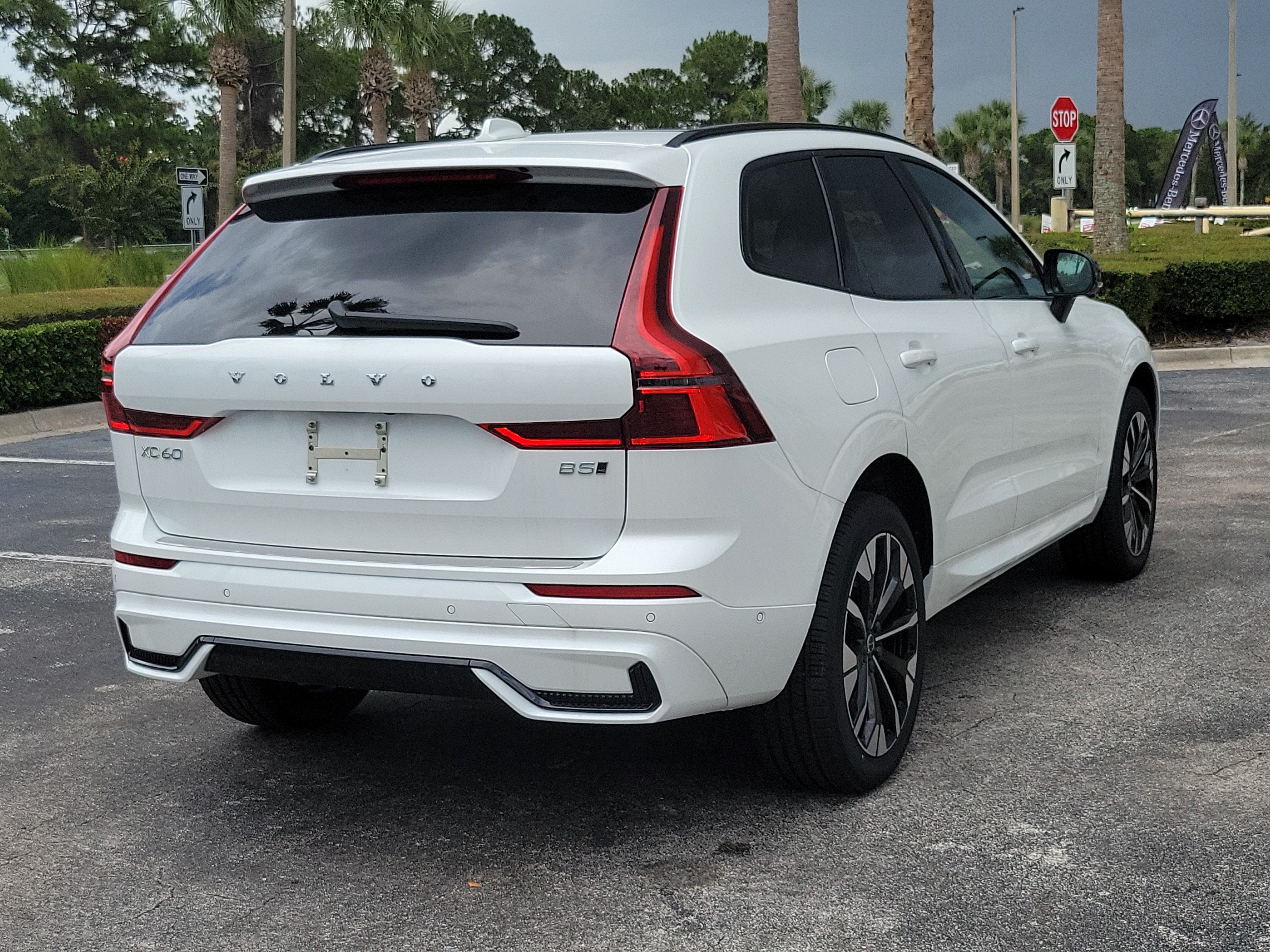 2026 Volvo XC60 Plus
