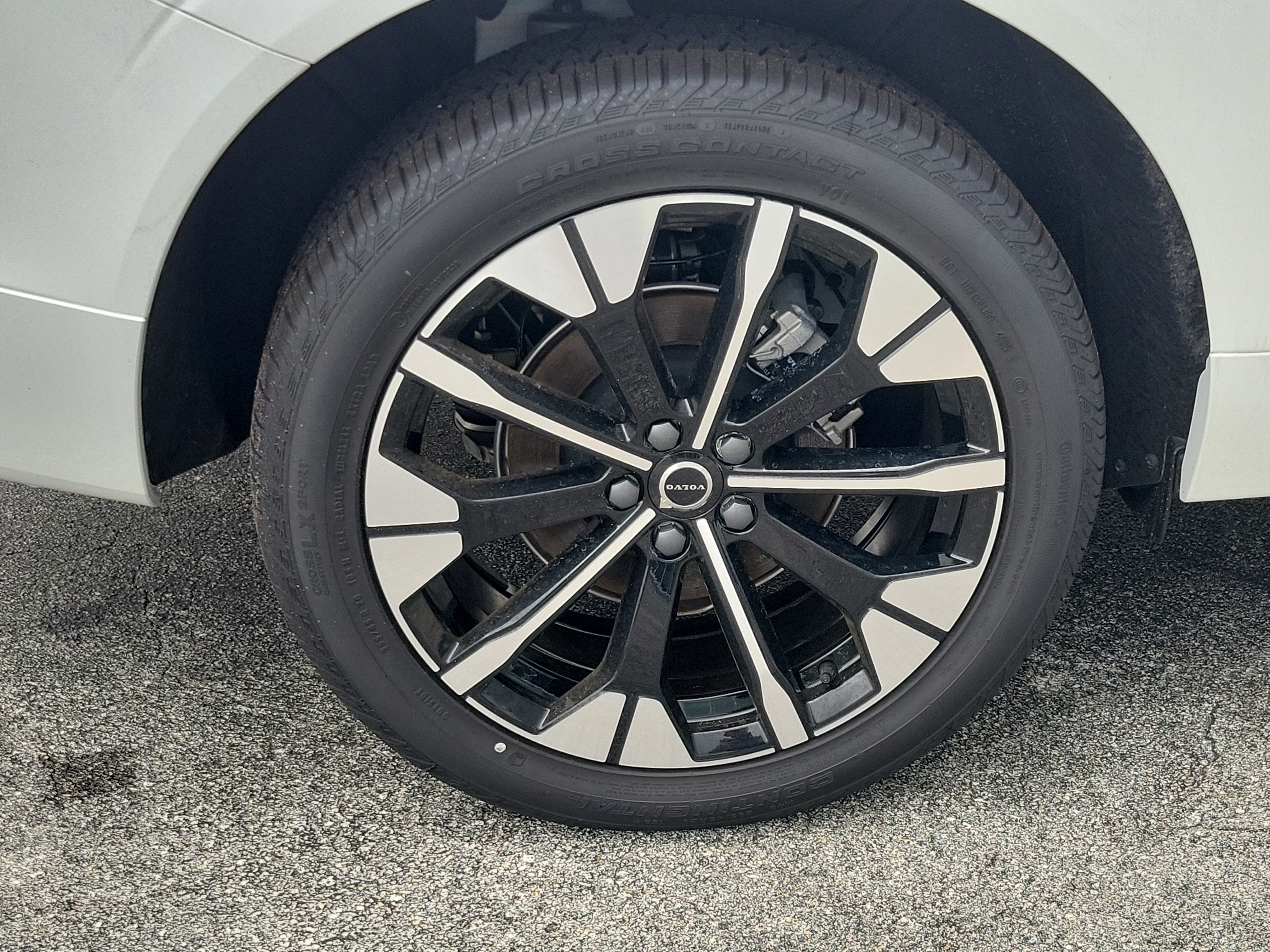 2026 Volvo XC60 Plus