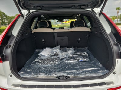 2026 Volvo XC60 Plus