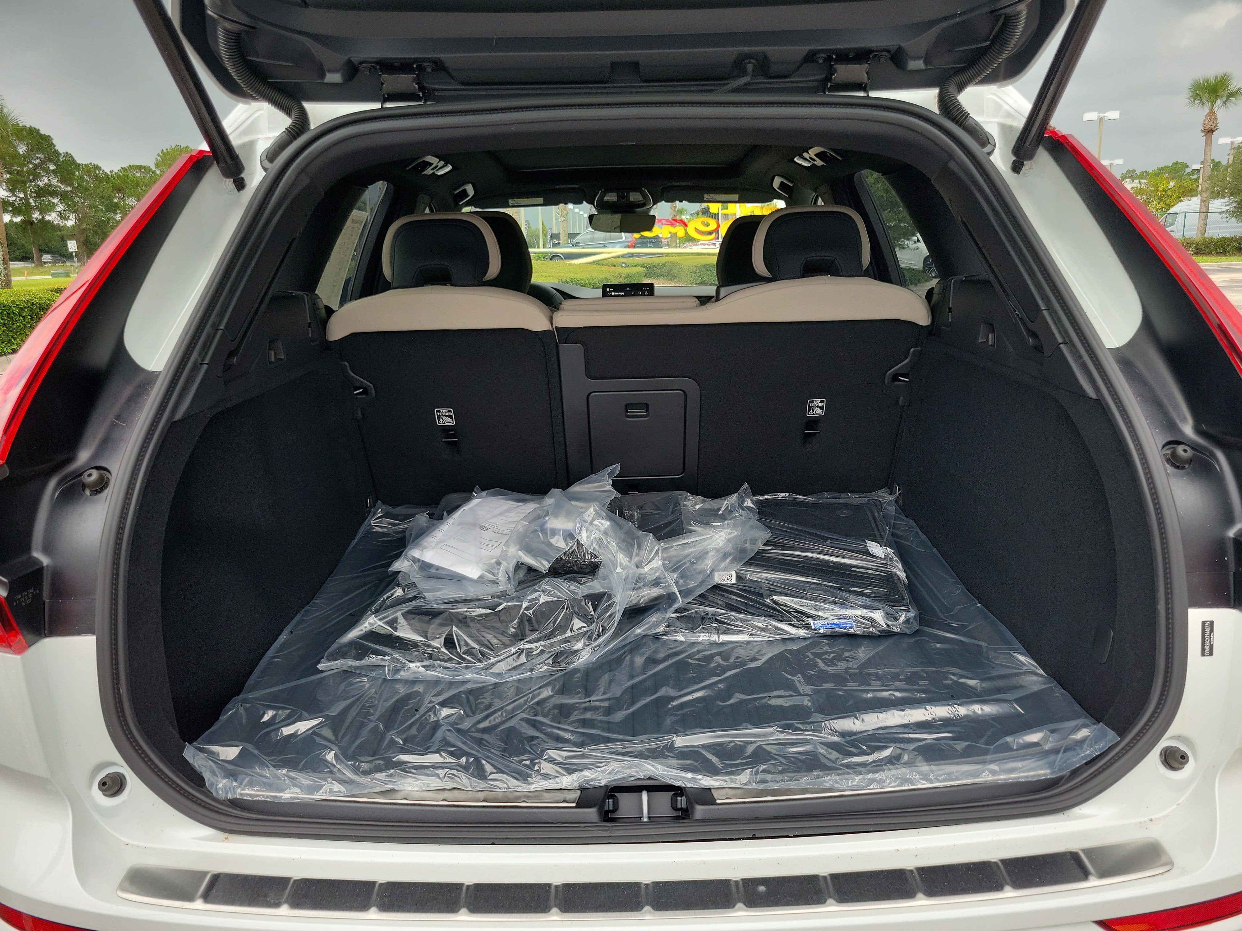 2026 Volvo XC60 Plus