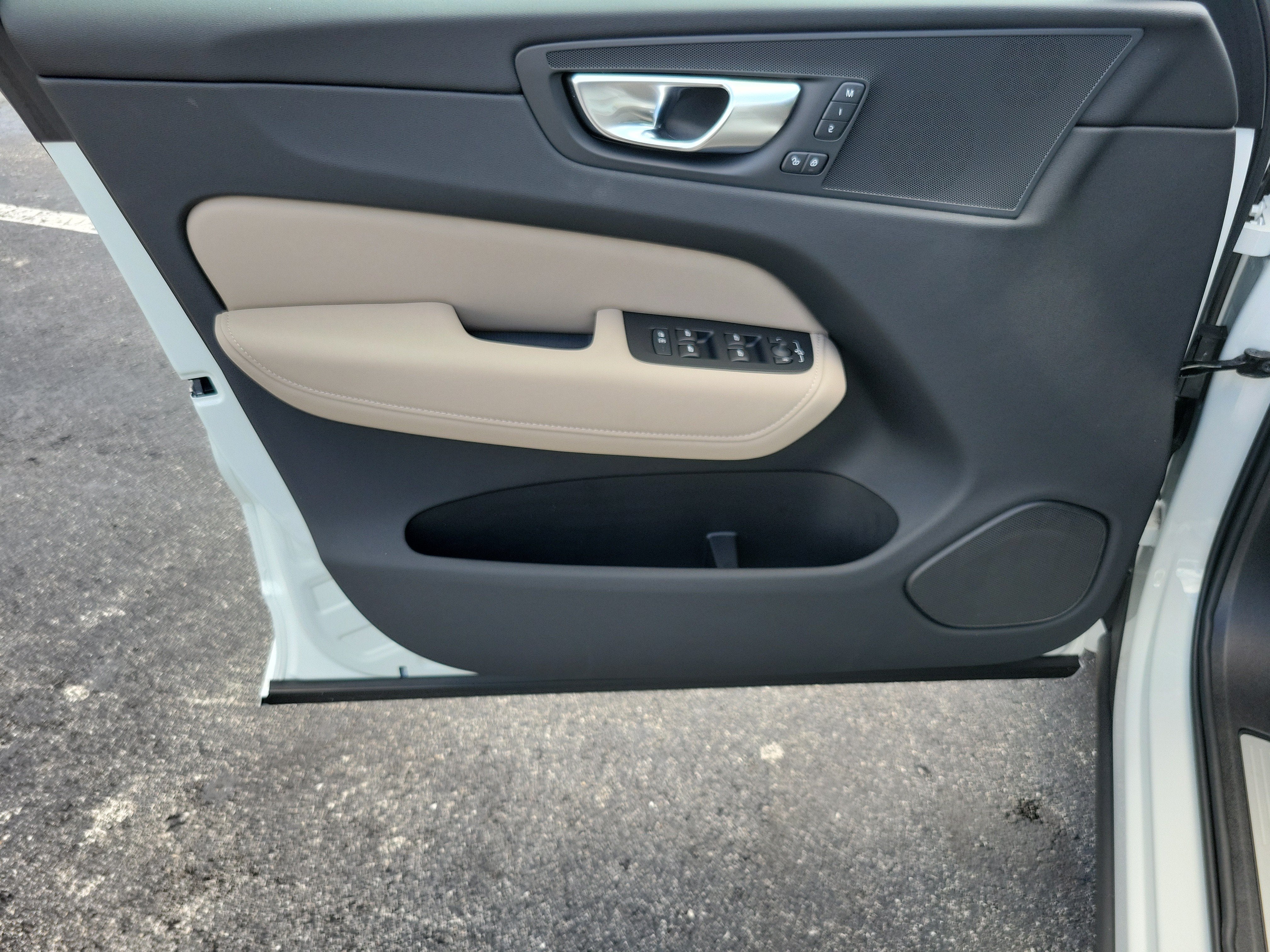 2026 Volvo XC60 Plus