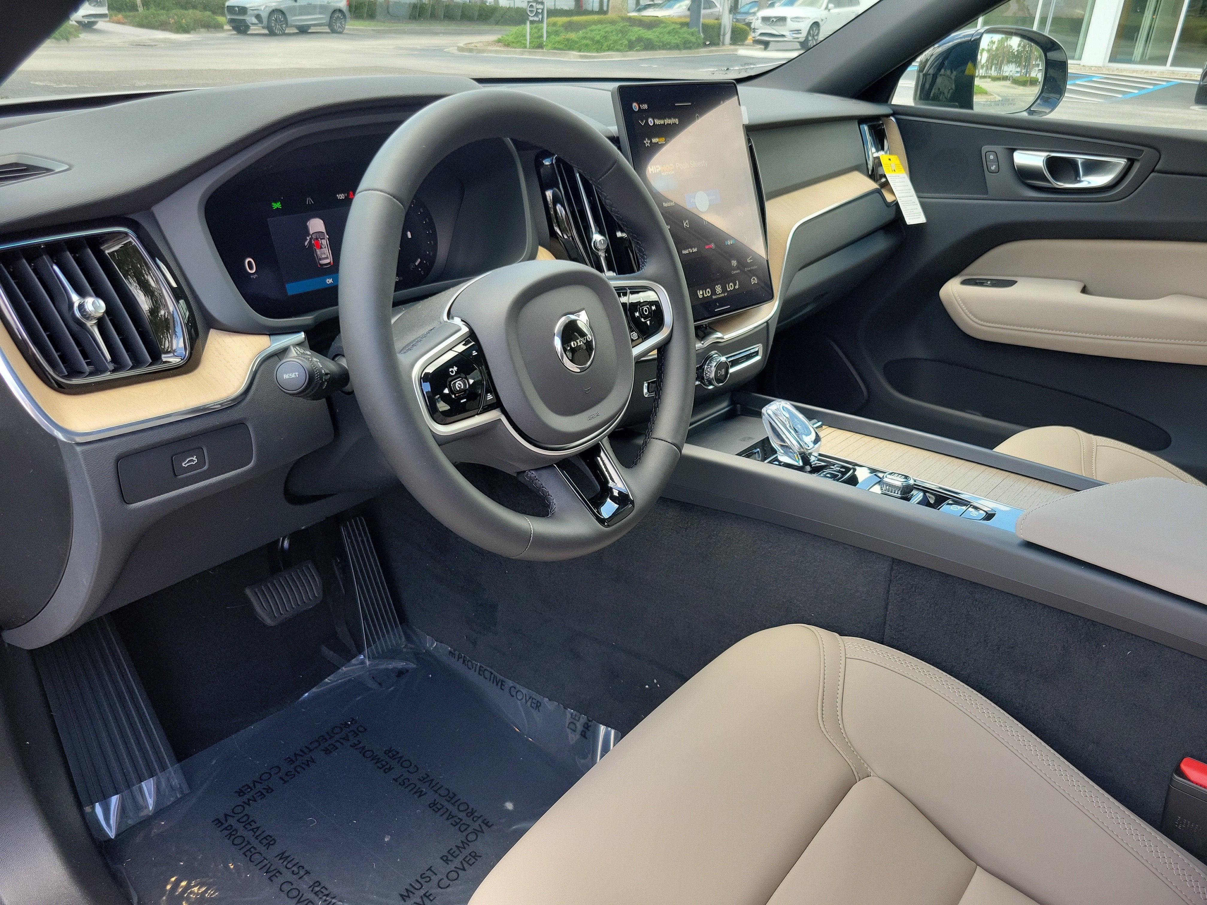 2026 Volvo XC60 Plus