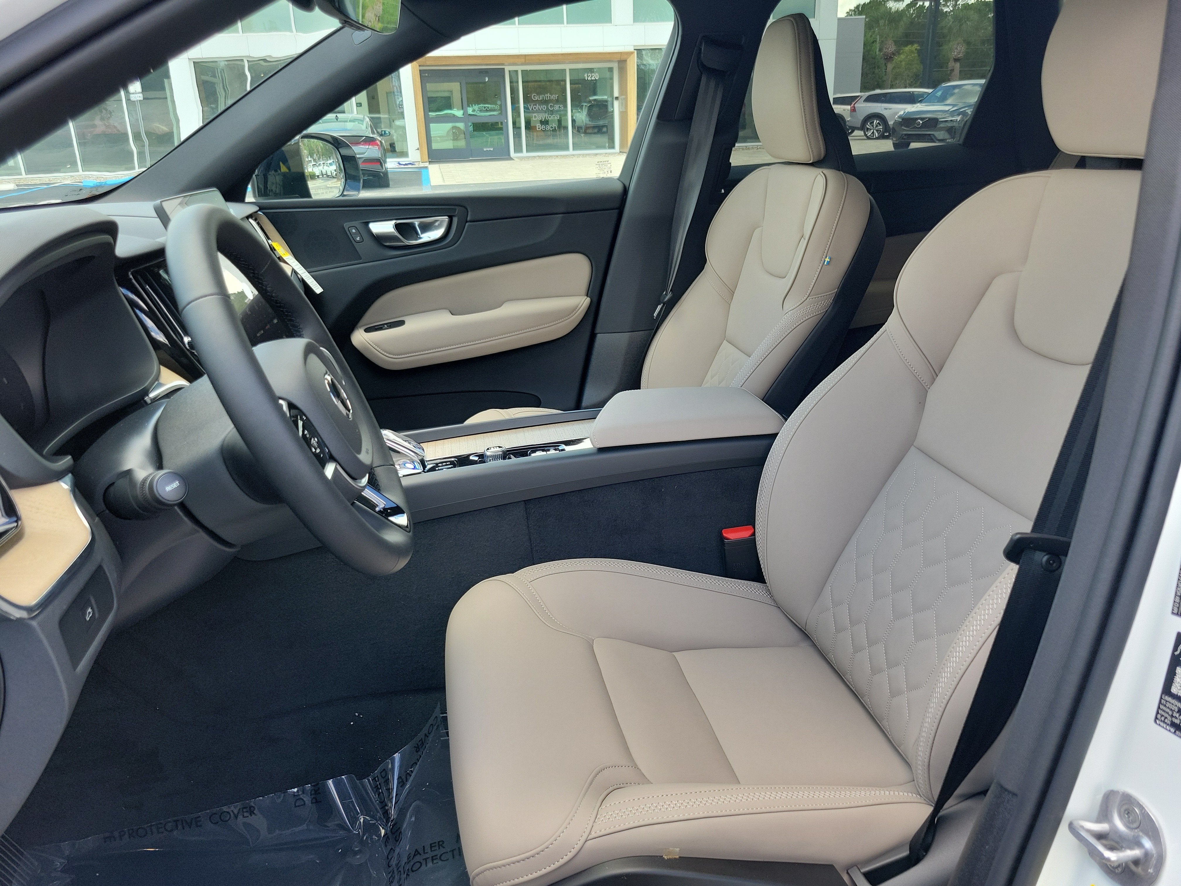 2026 Volvo XC60 Plus