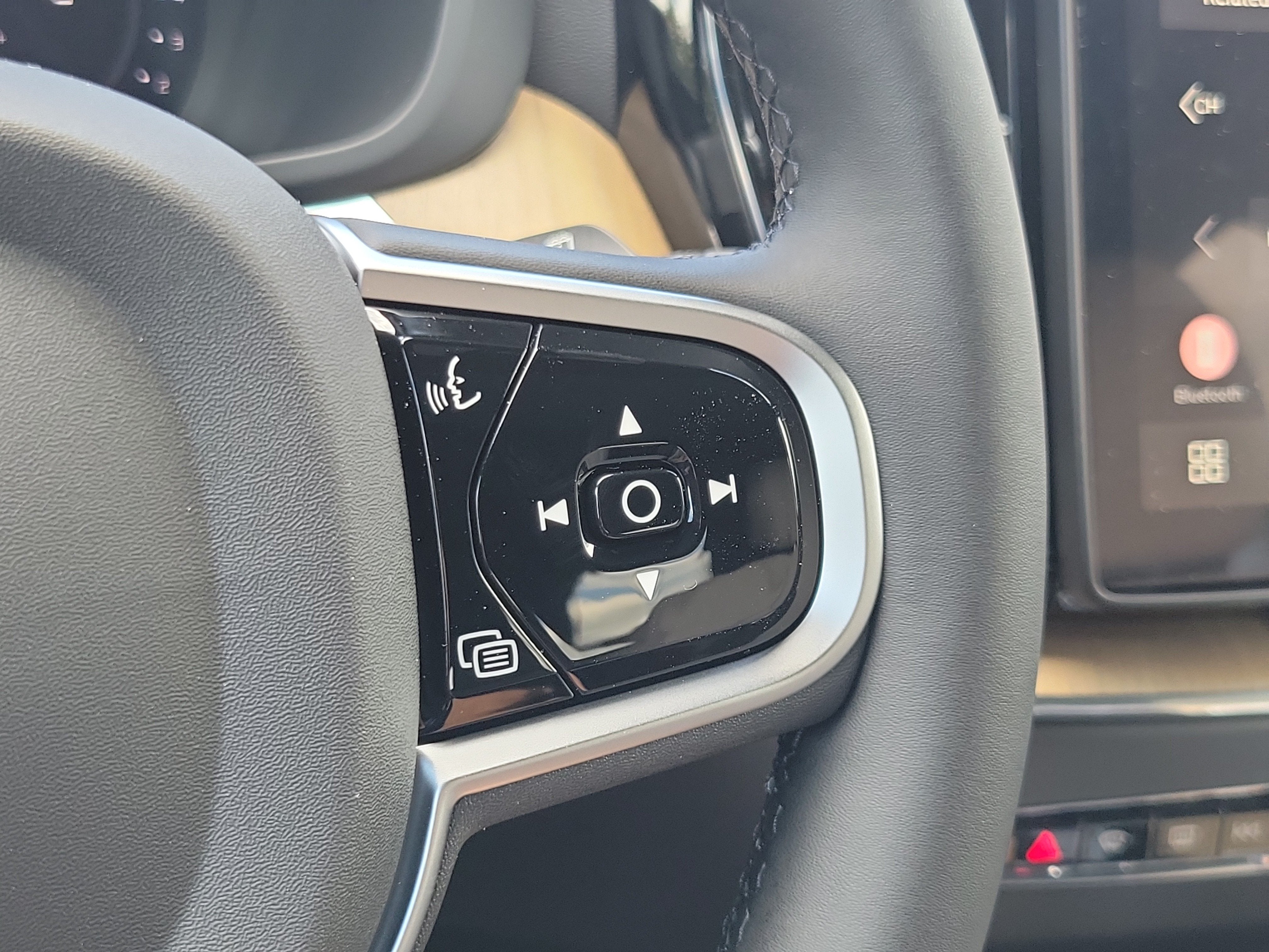 2026 Volvo XC60 Plus