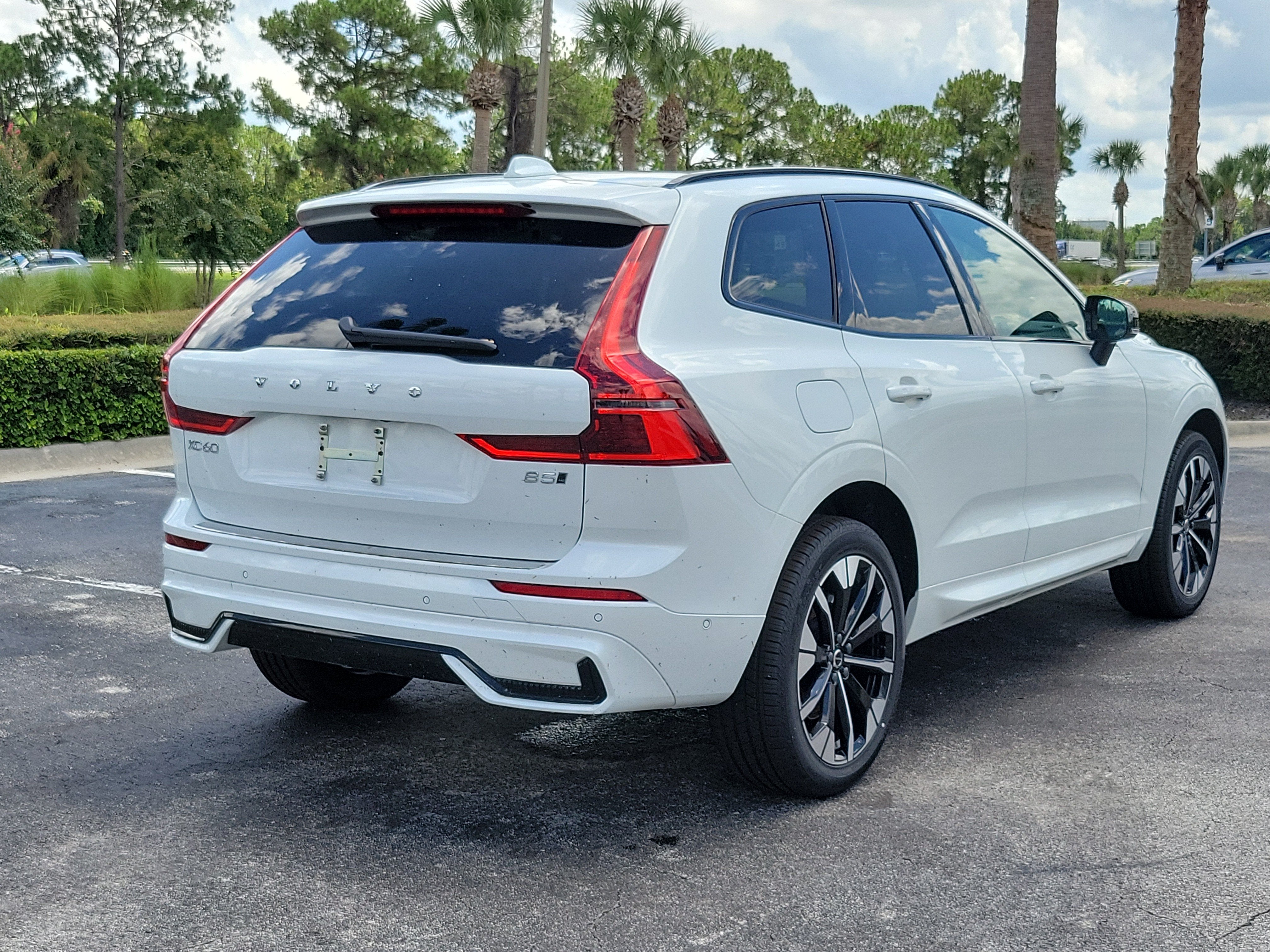2026 Volvo XC60 Plus