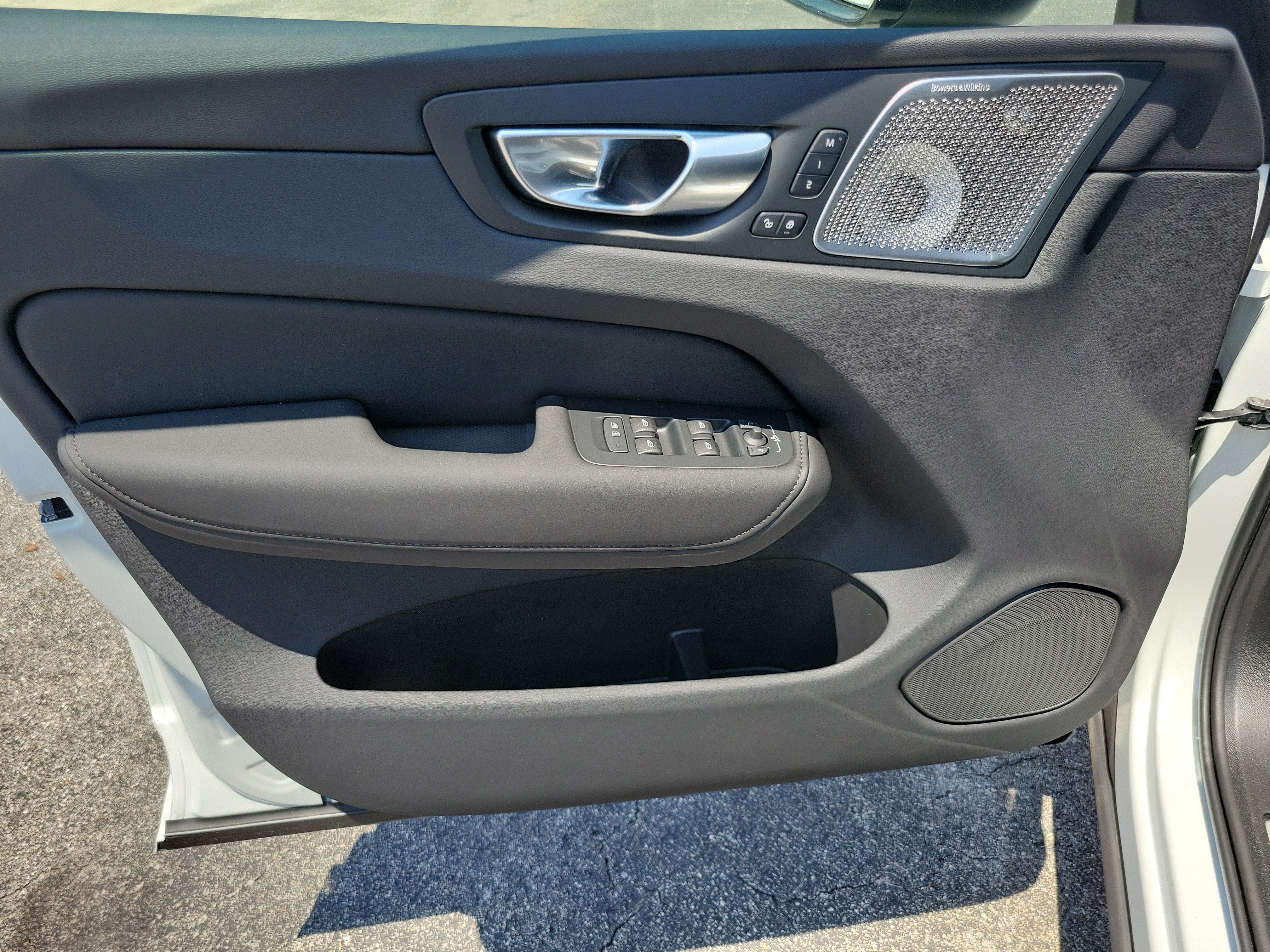 2026 Volvo XC60 Ultra Black Edition