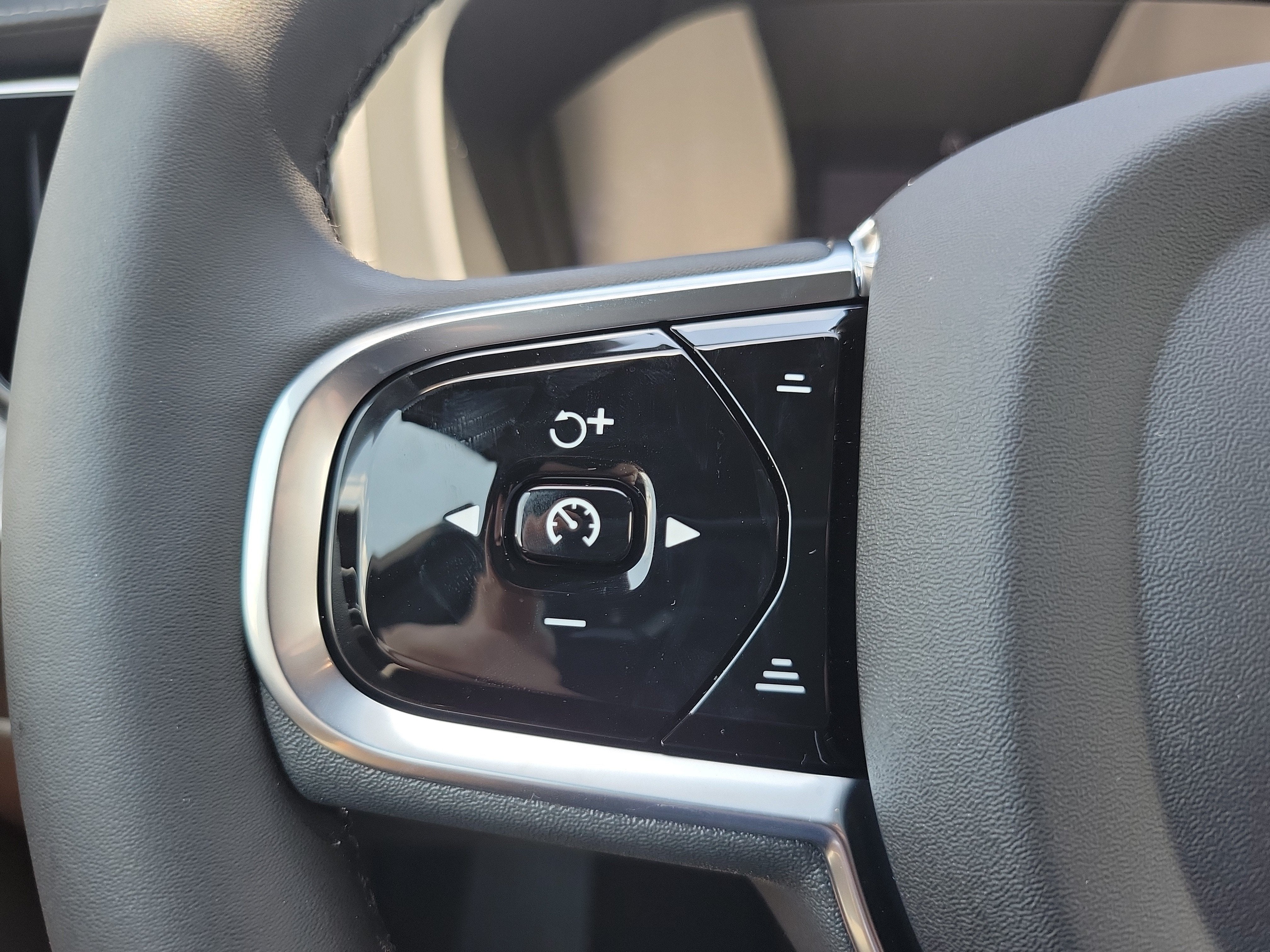2026 Volvo XC60 Ultra Black Edition