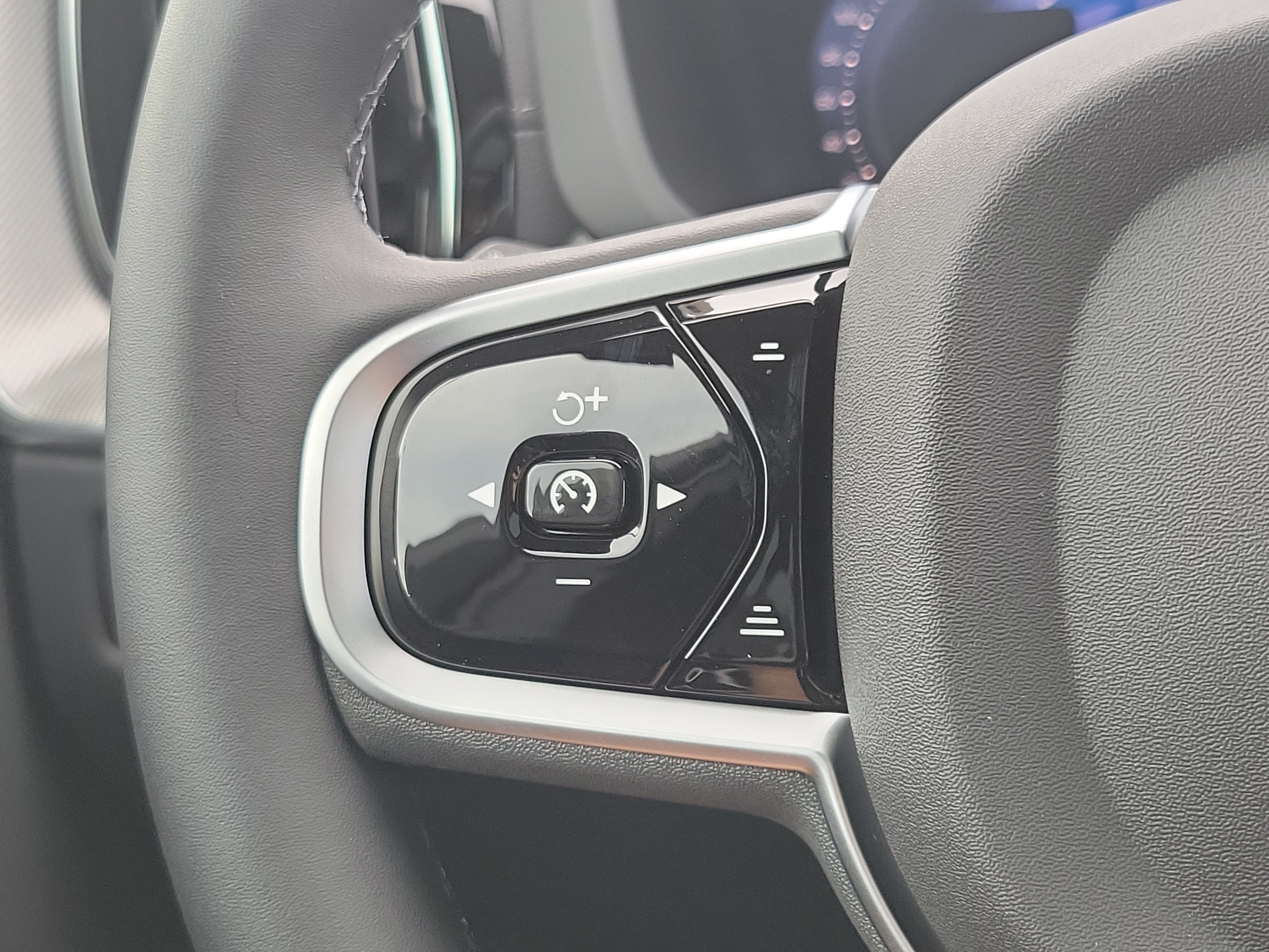 2026 Volvo XC60 Ultra Black Edition