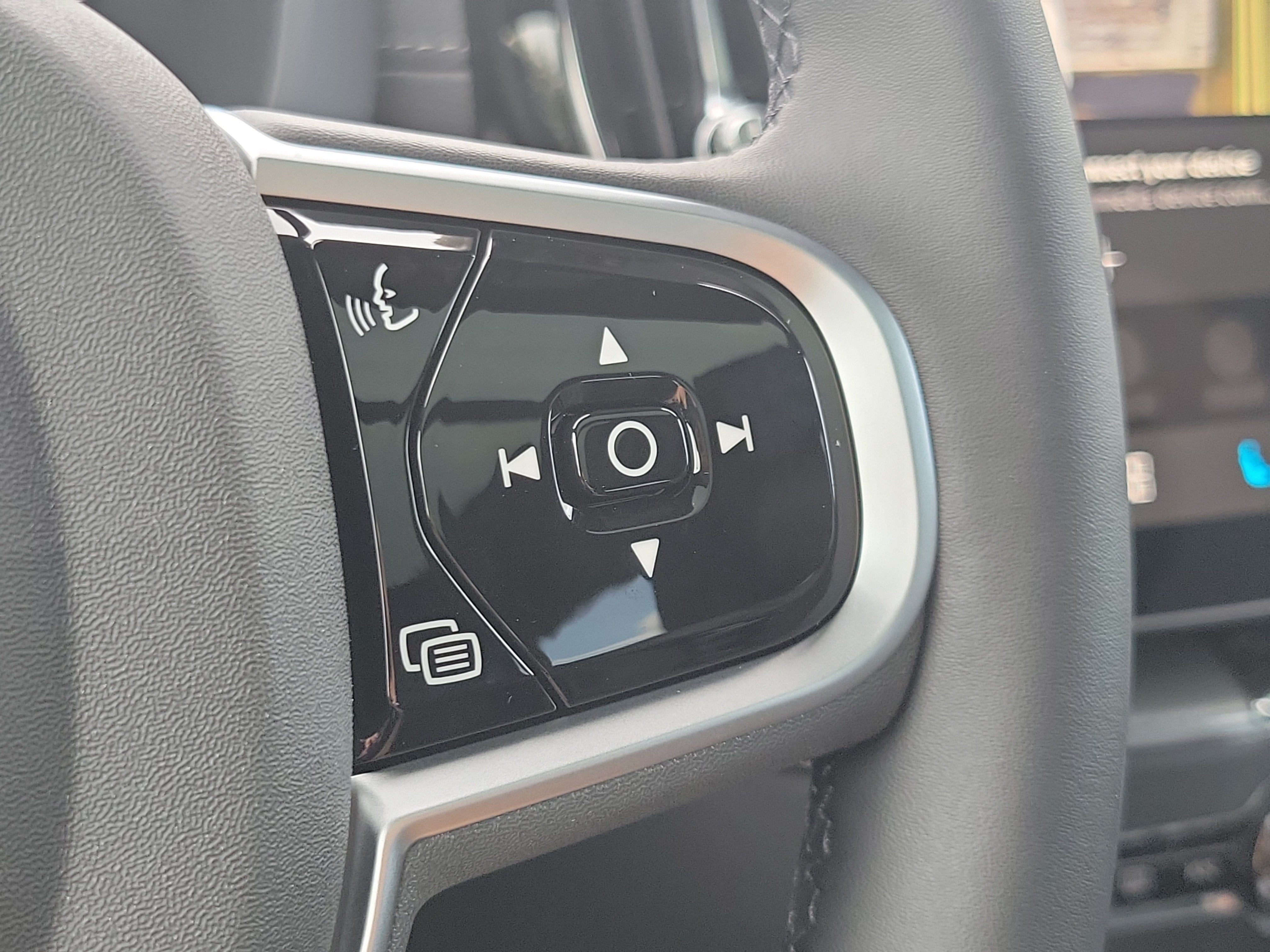 2026 Volvo XC60 Ultra Black Edition