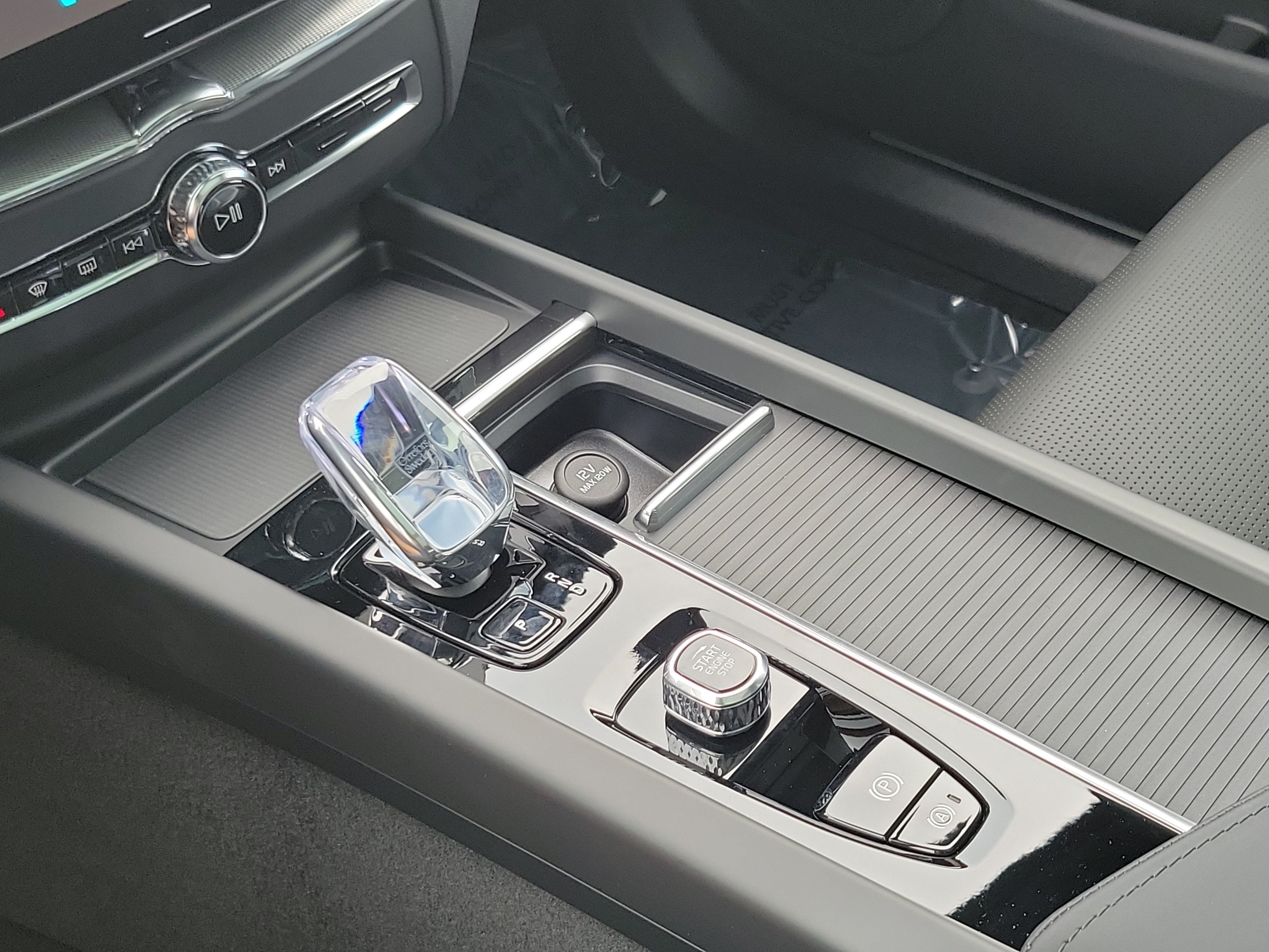 2026 Volvo XC60 Ultra Black Edition