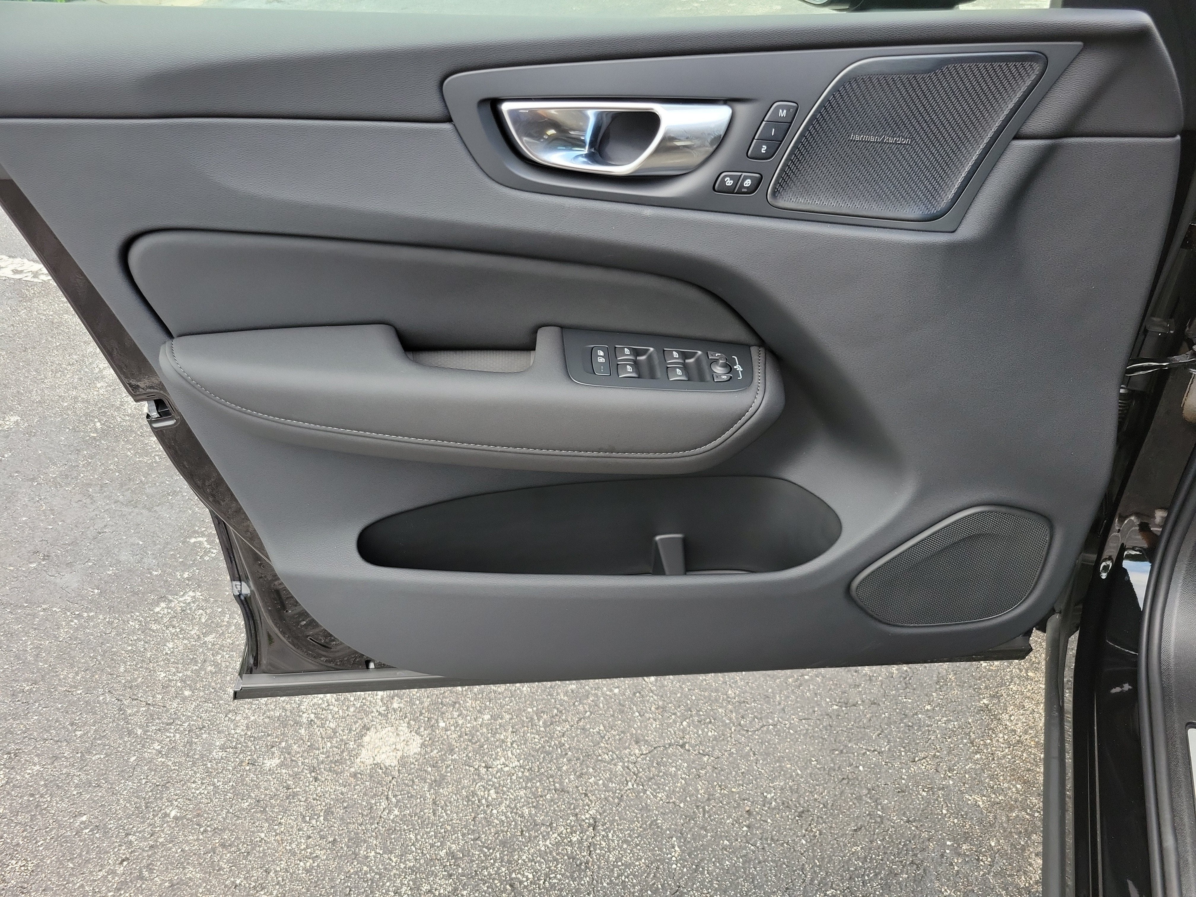 2026 Volvo XC60 Ultra Black Edition