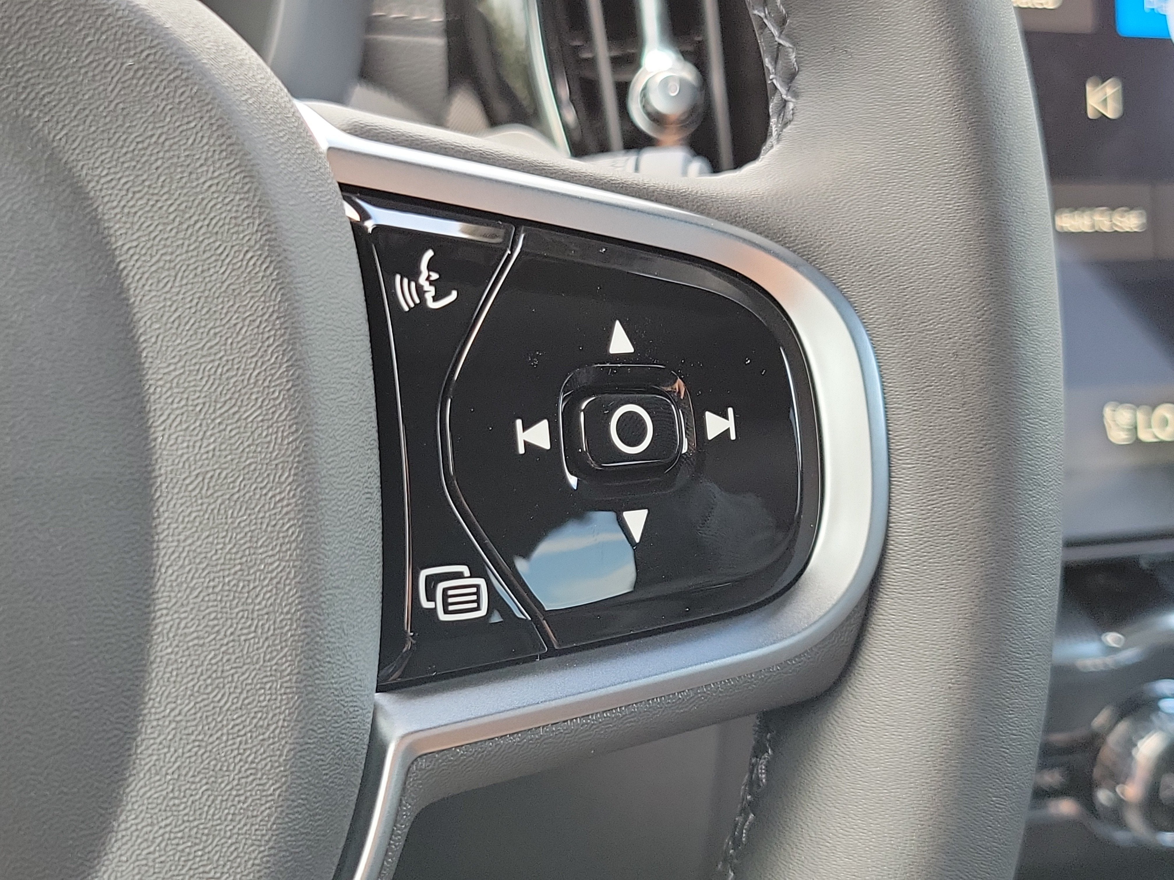 2026 Volvo XC60 Ultra Black Edition