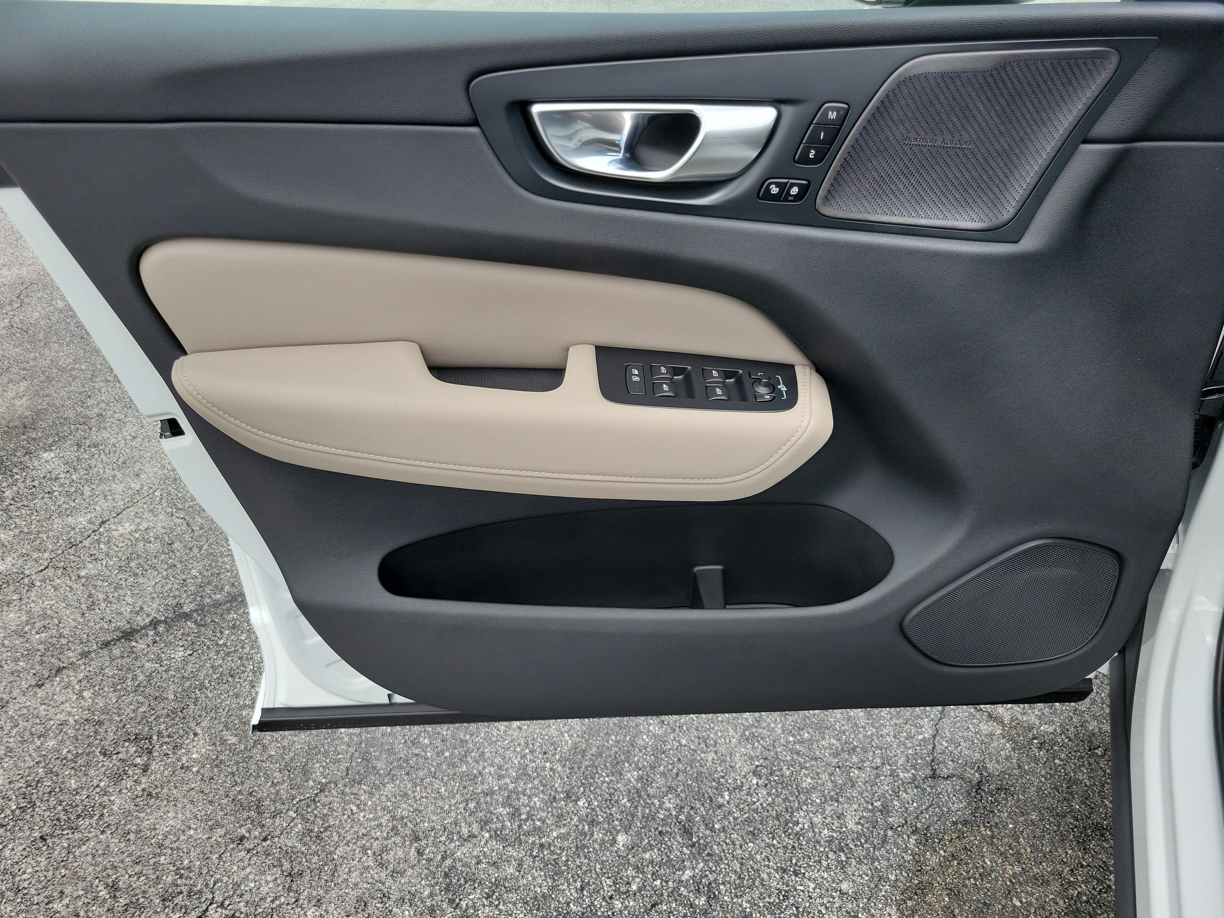 2027 Volvo XC60 Plus