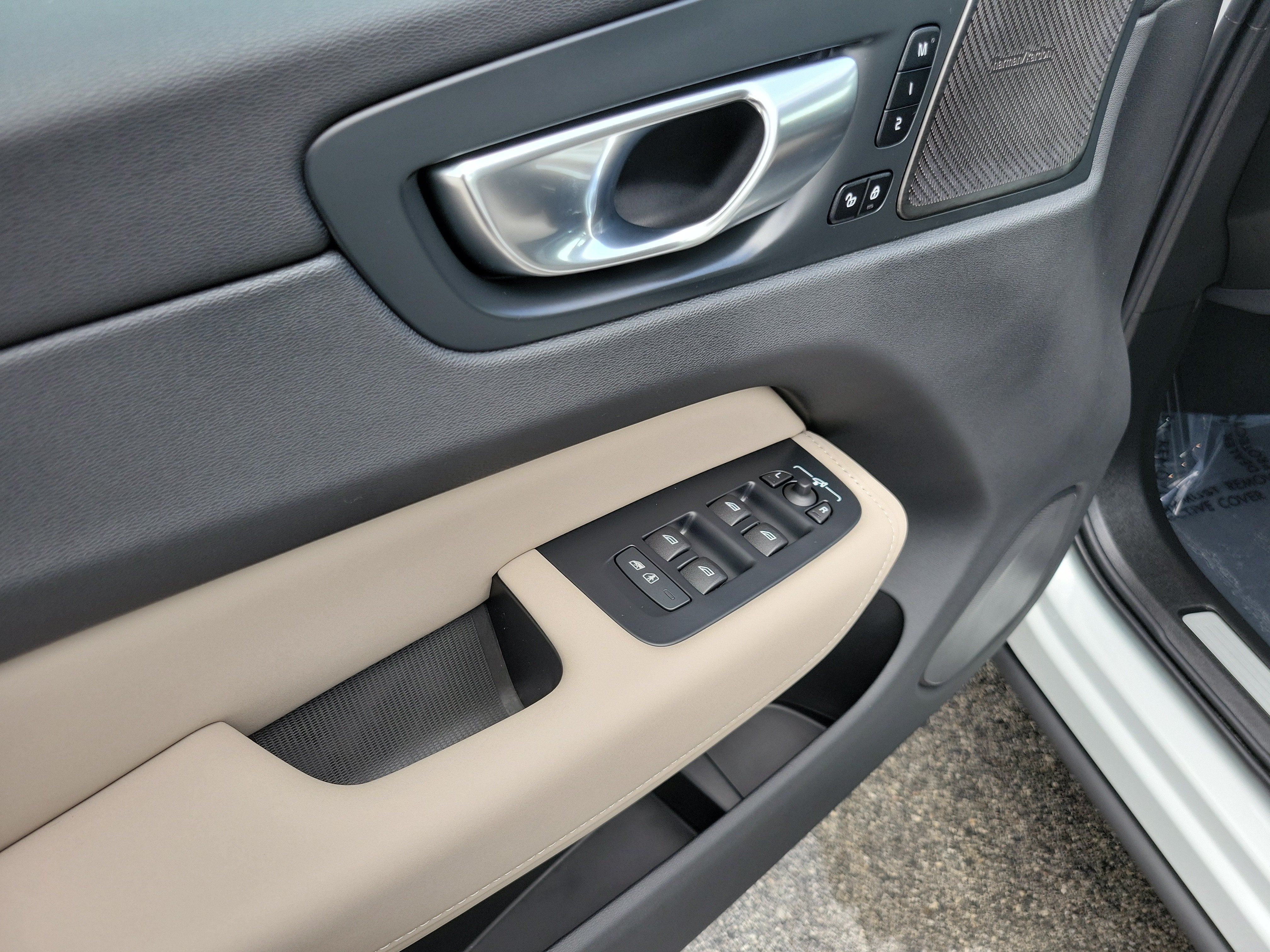 2027 Volvo XC60 Plus