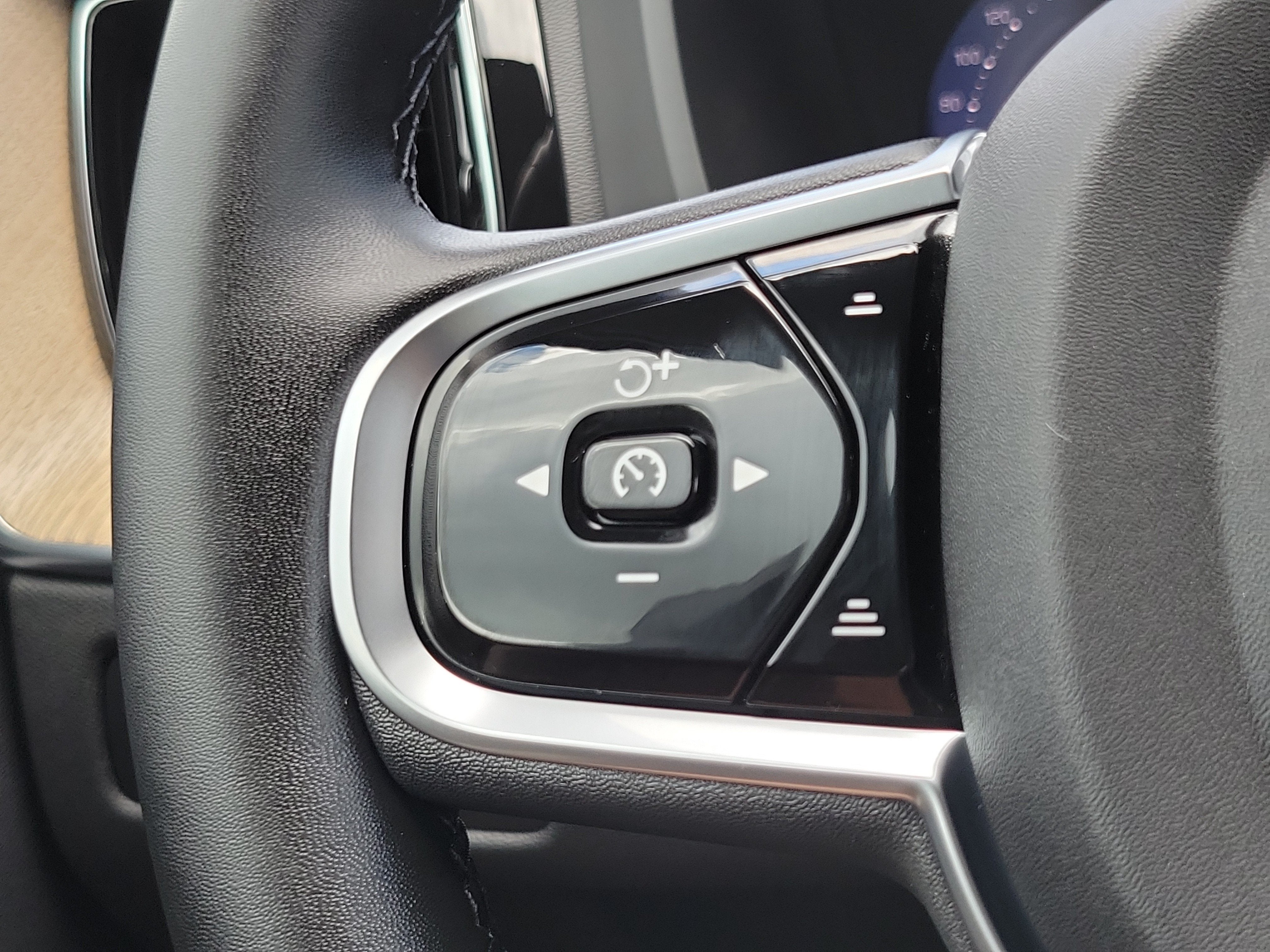 2027 Volvo XC60 Plus